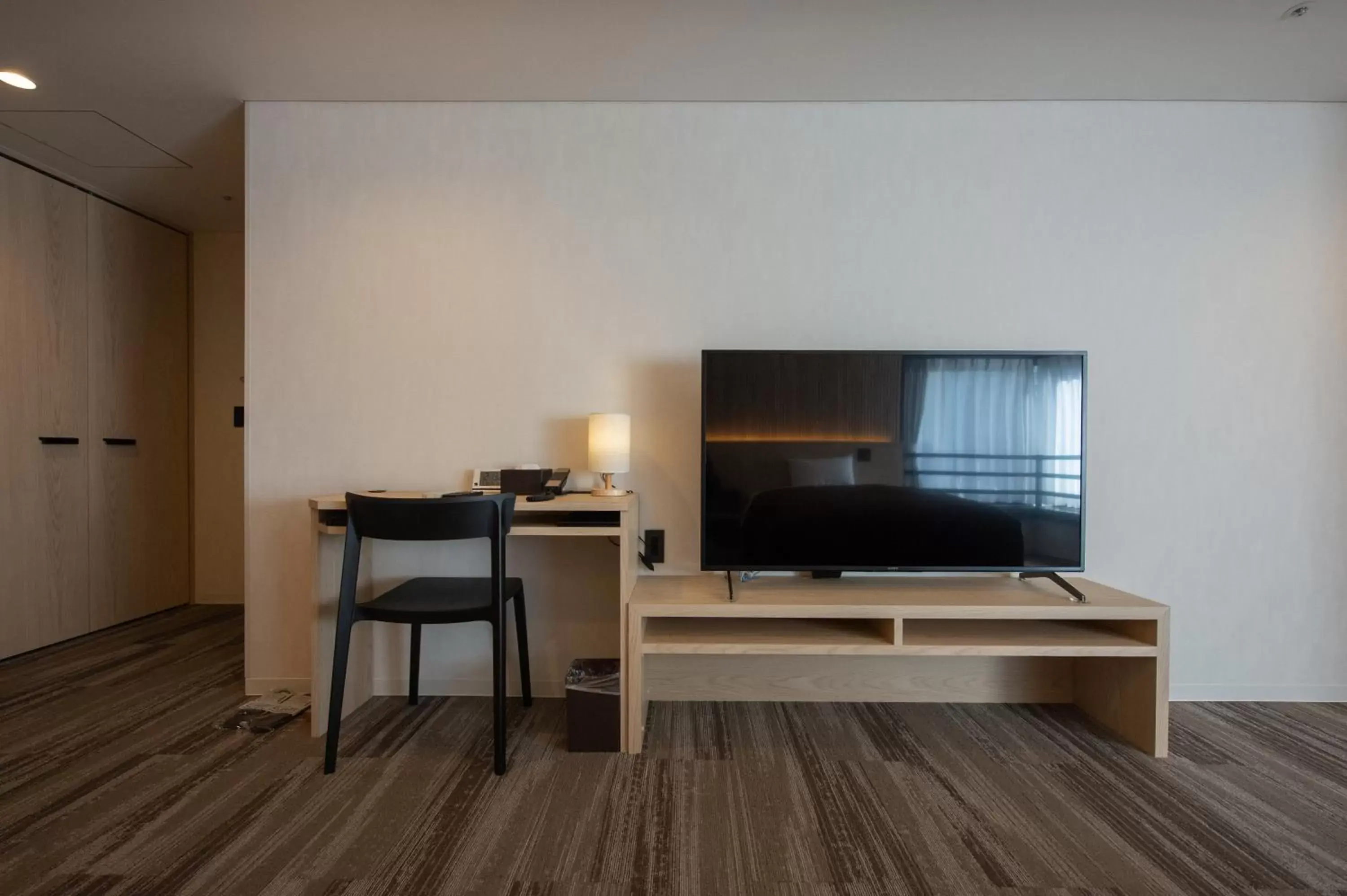 TV and multimedia, TV/Entertainment Center in Belmont Hotel