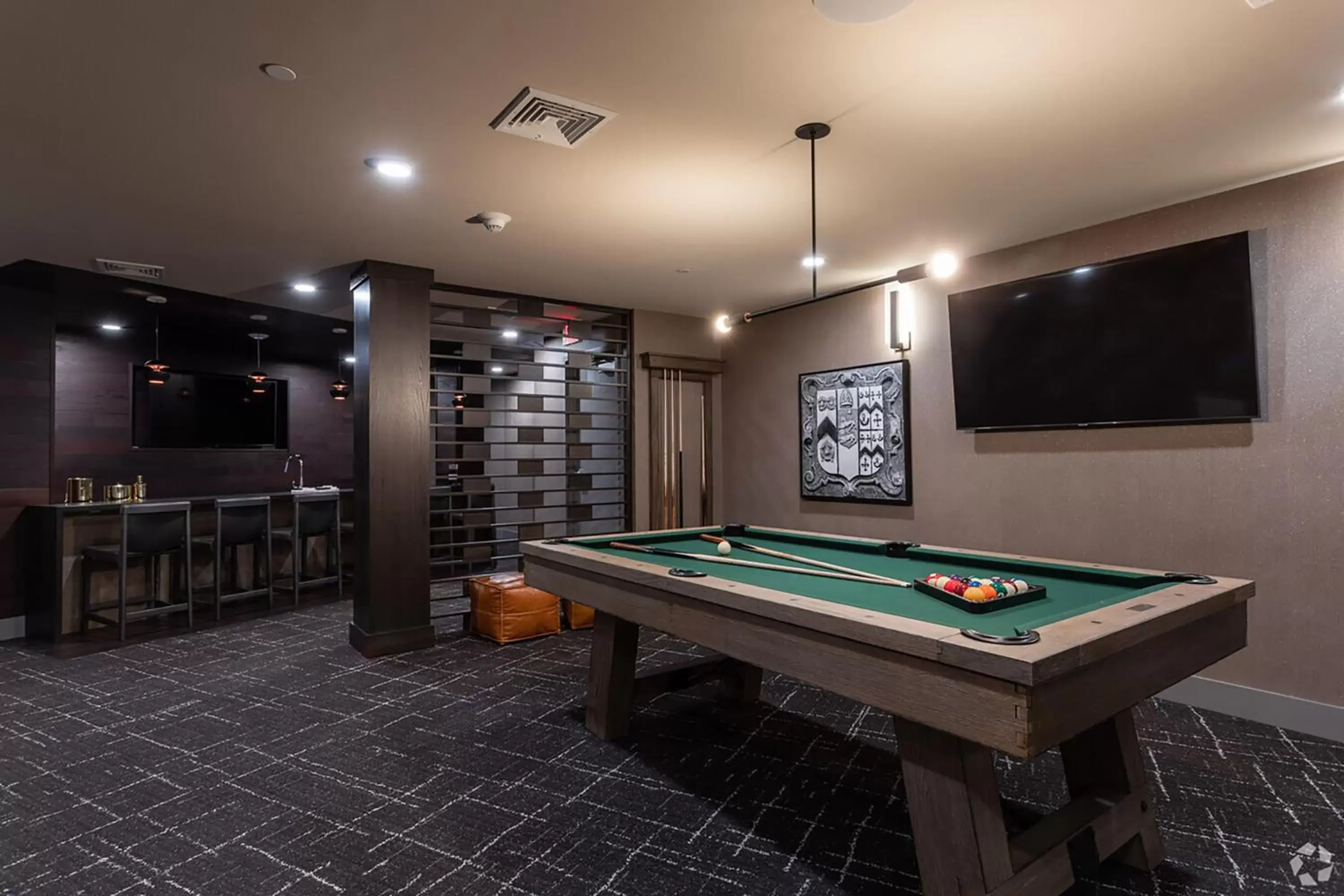 Communal lounge/ TV room, Billiards in Luxury Furnished Apartments by Hyatus Downtown at Yale