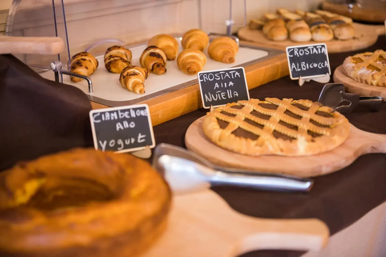 Continental breakfast, Food in Hotel Iris