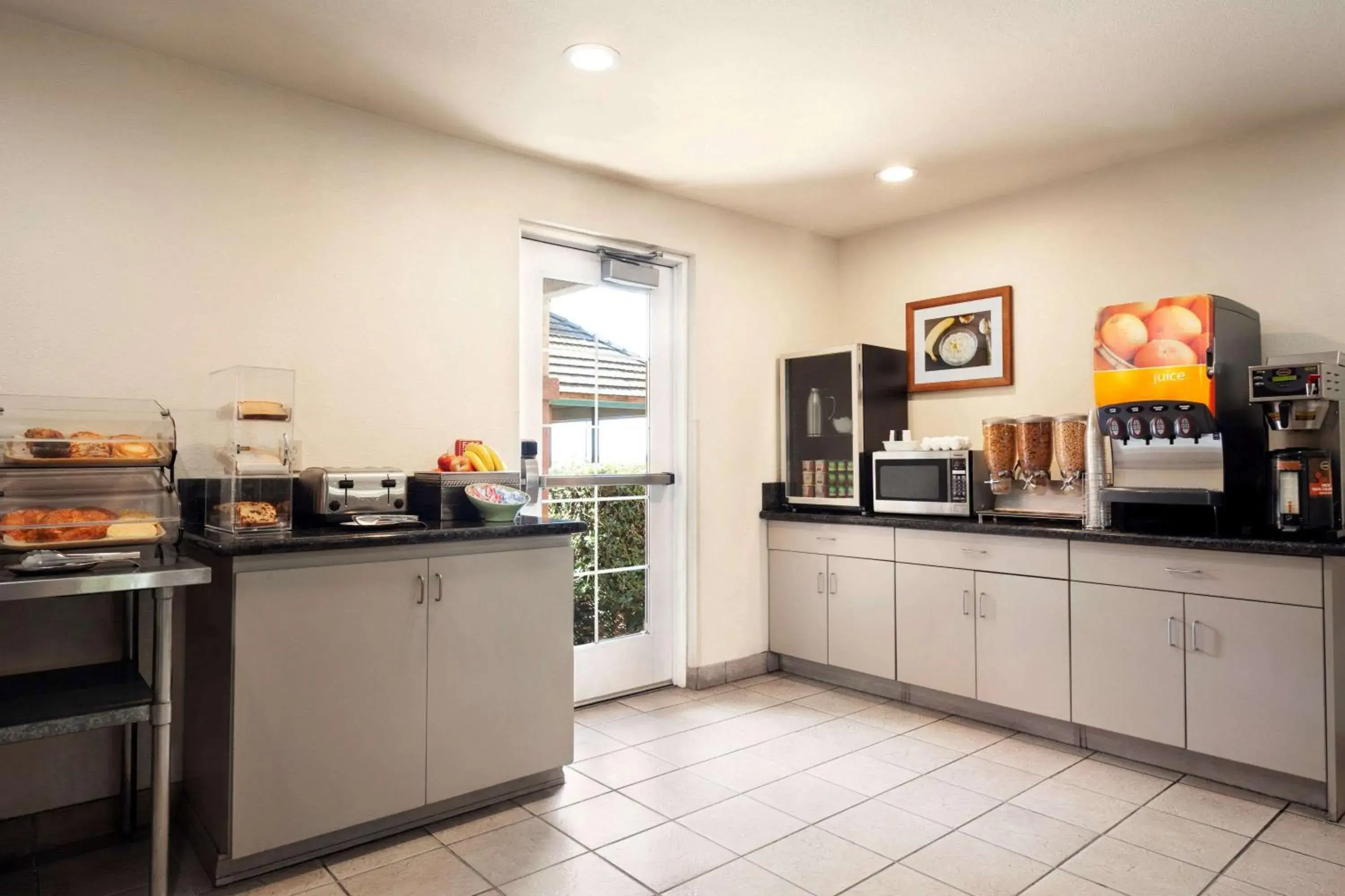 Restaurant/places to eat in Microtel Inn & Suites Lodi Restaurant/places to eat in Microtel Inn & Suites Lodi