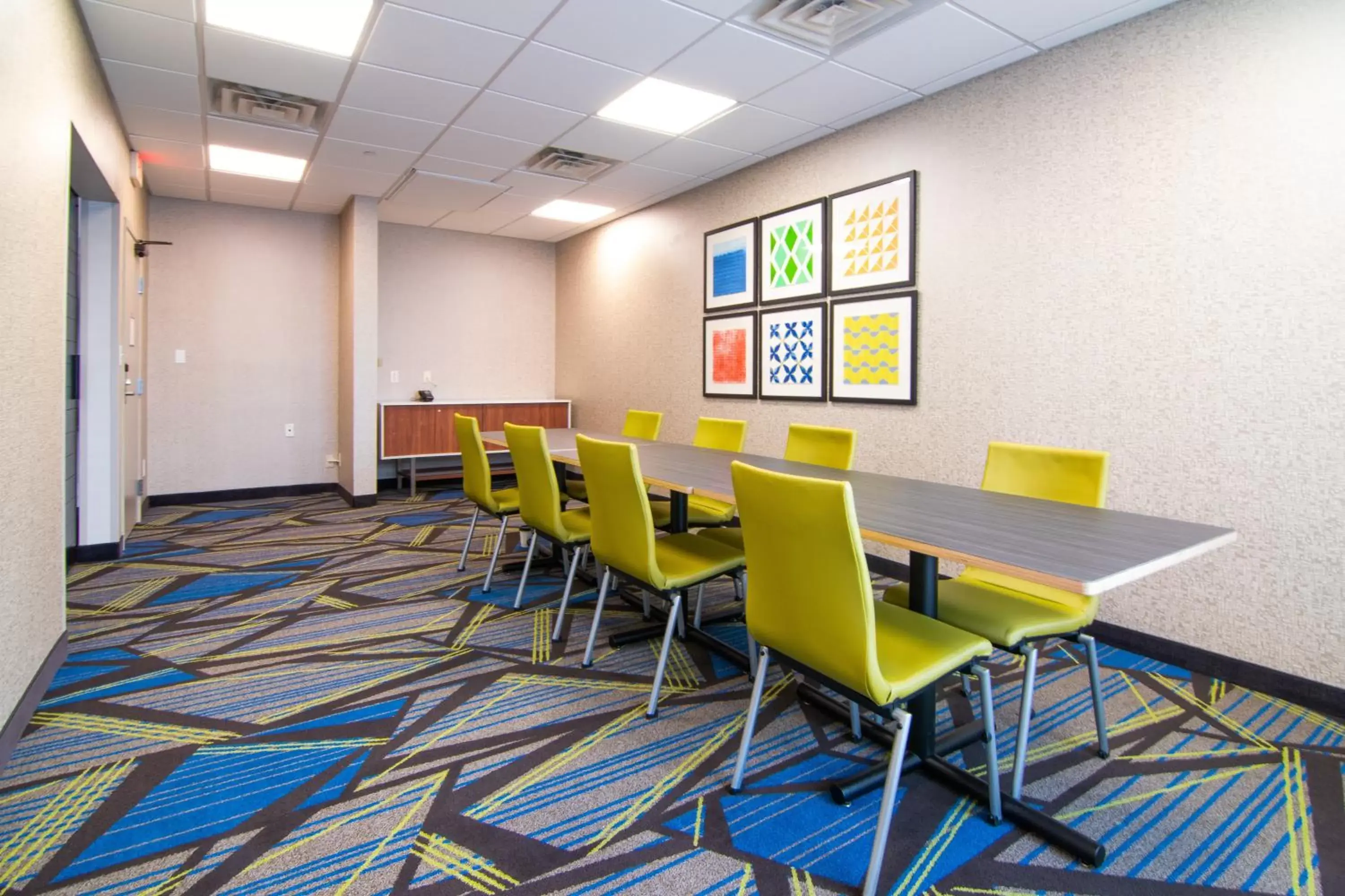 Meeting/conference room in Holiday Inn Express & Suites - Indianapolis Northwest, an IHG Hotel