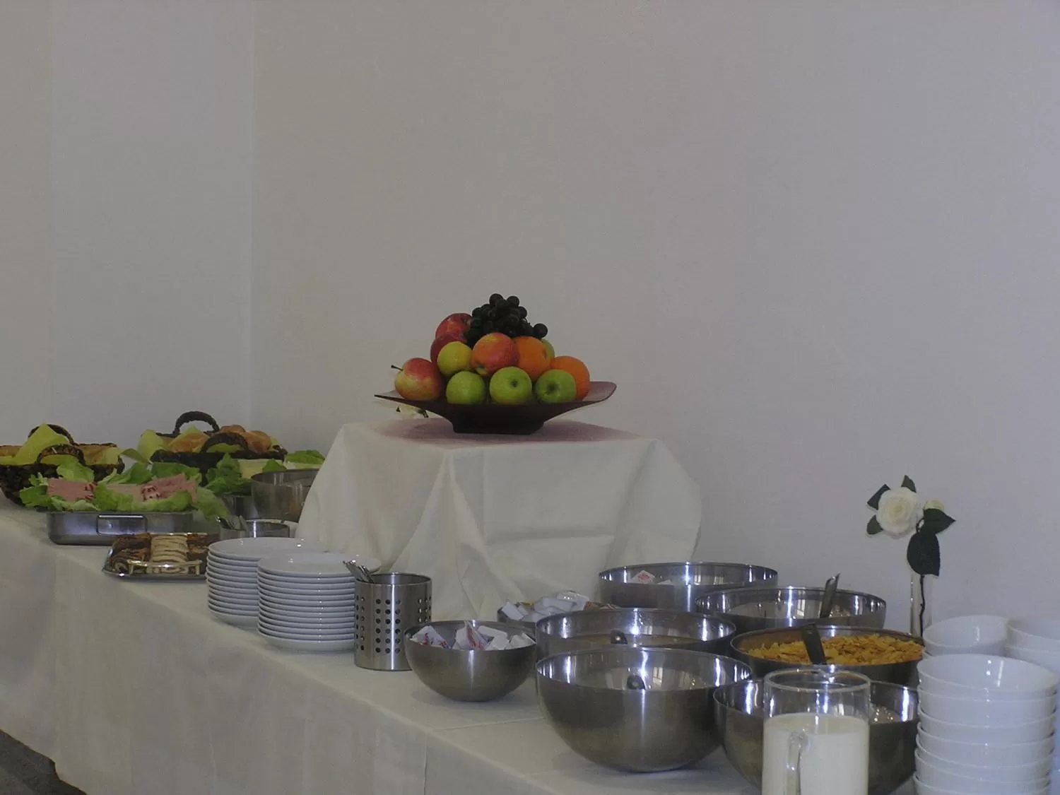 Restaurant/places to eat in Hotel City Residence