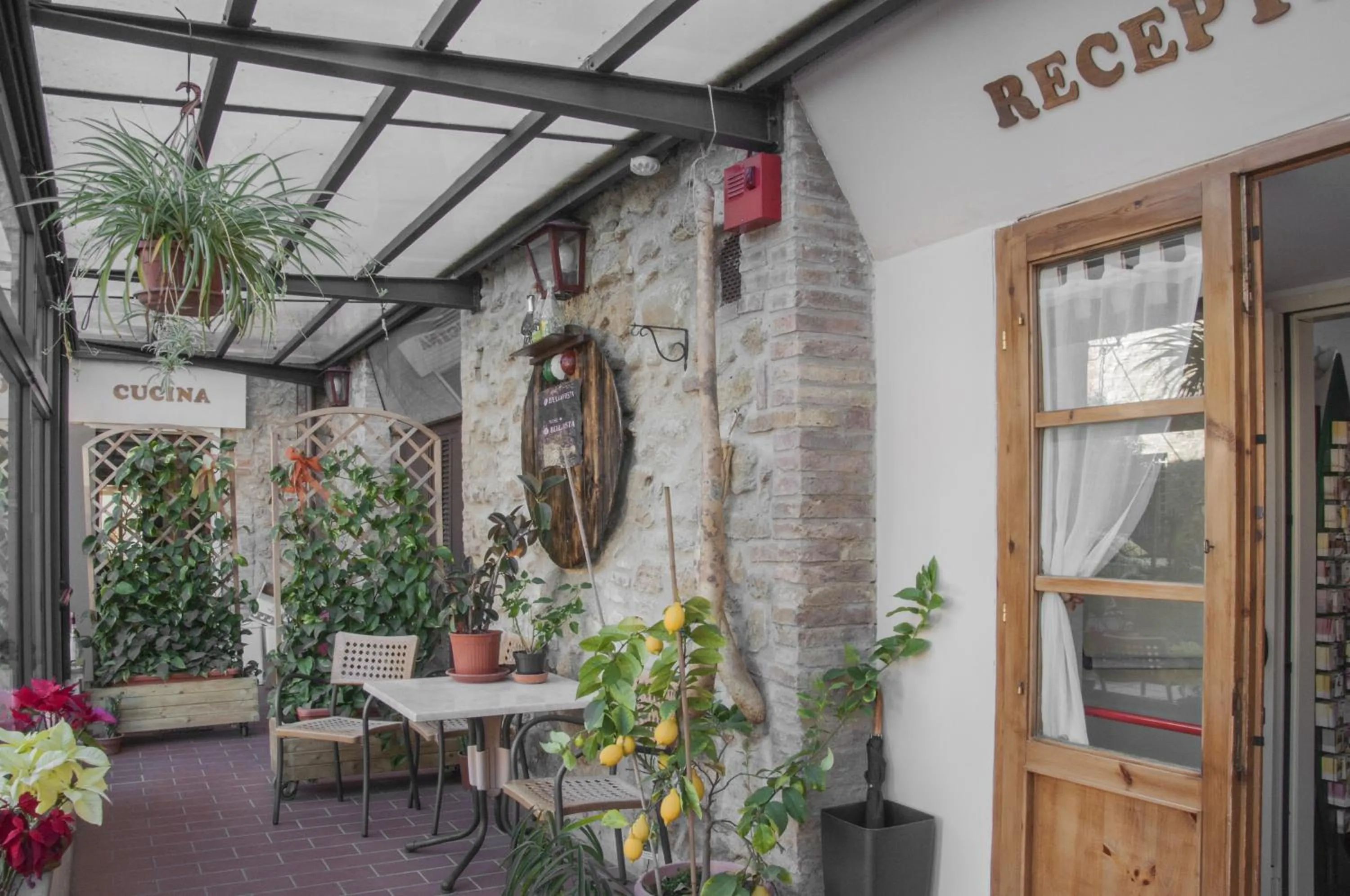 Decorative detail in Il Vecchio Mulino