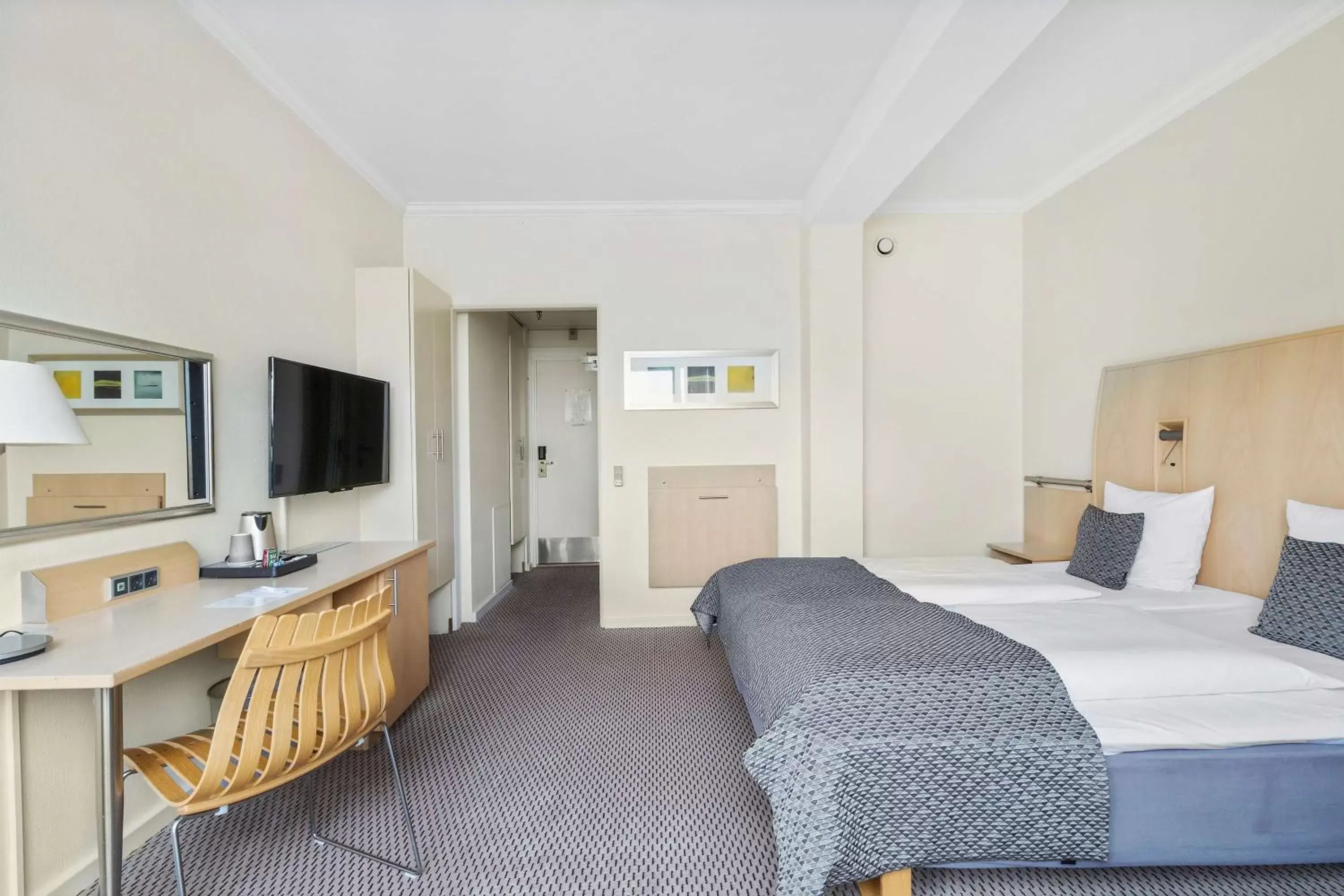 Bedroom, Bed in Best Western Plus Airport Hotel Bedroom, Bed in Best Western Plus Airport Hotel