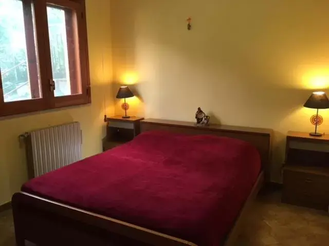 Bed in Stanza in Villa con giardino vista mare