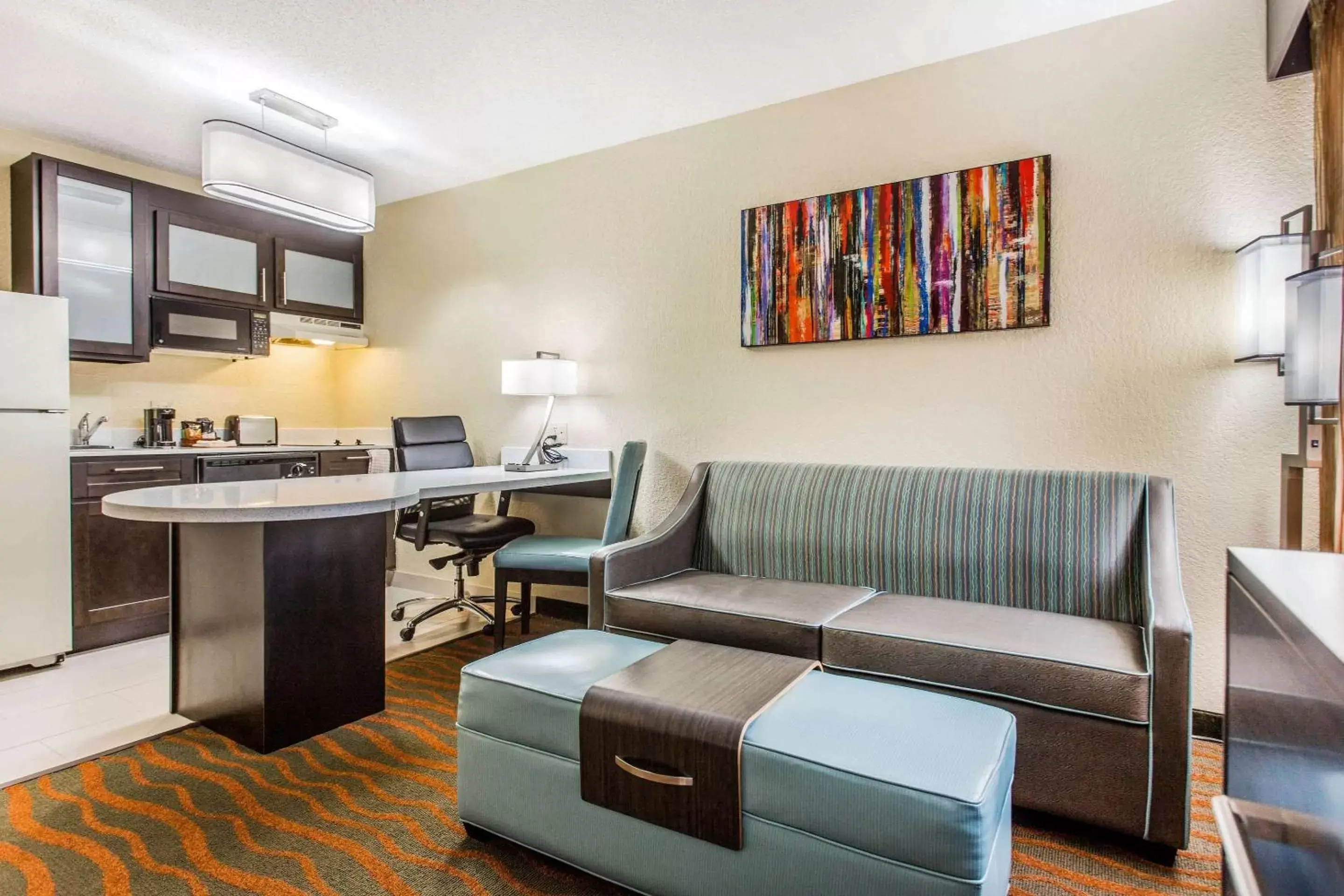 Photo of the whole room, Seating Area in MainStay Suites Greenville Airport