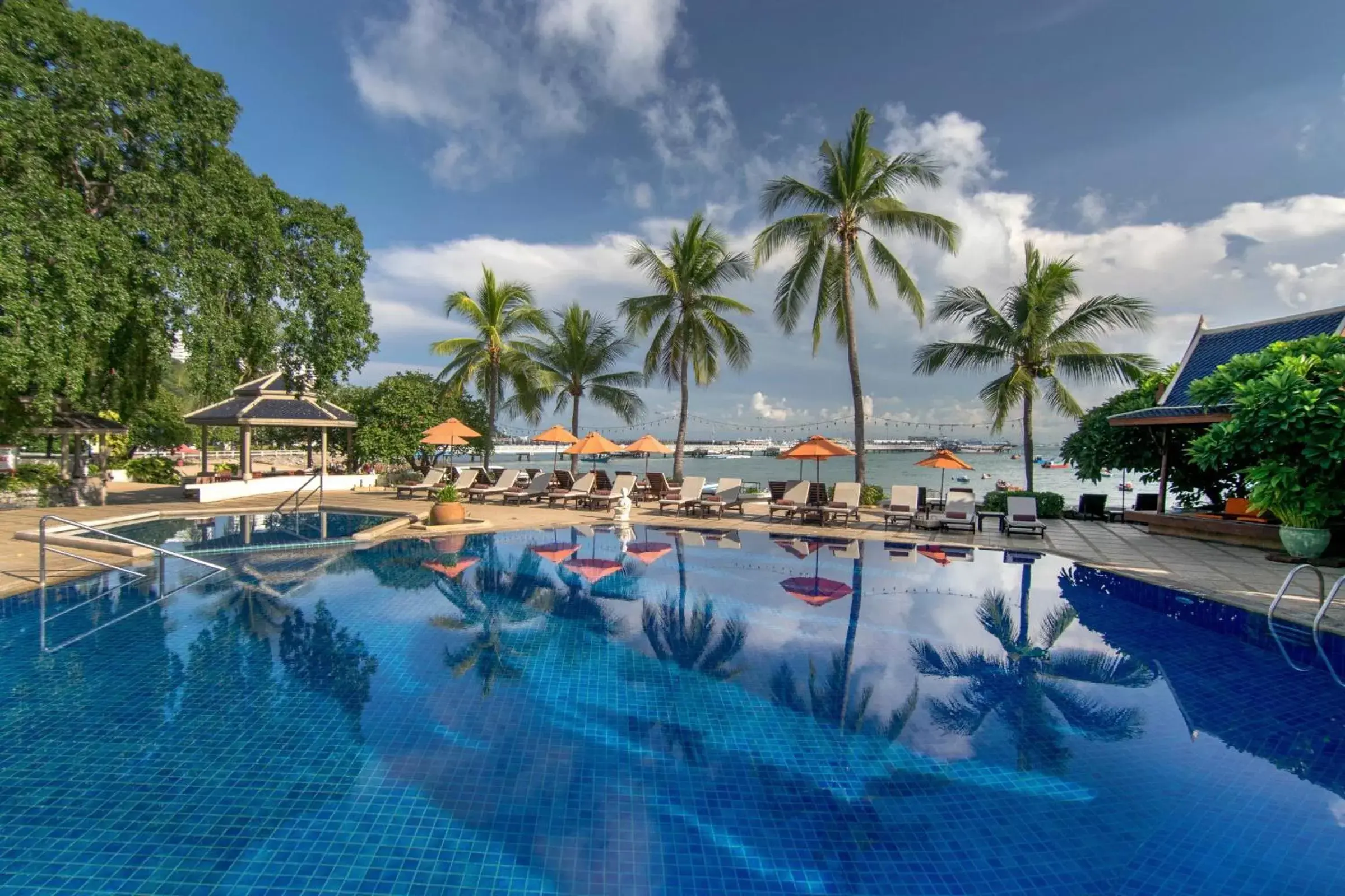 Beach, Swimming Pool in Siam Bayshore Resort Pattaya