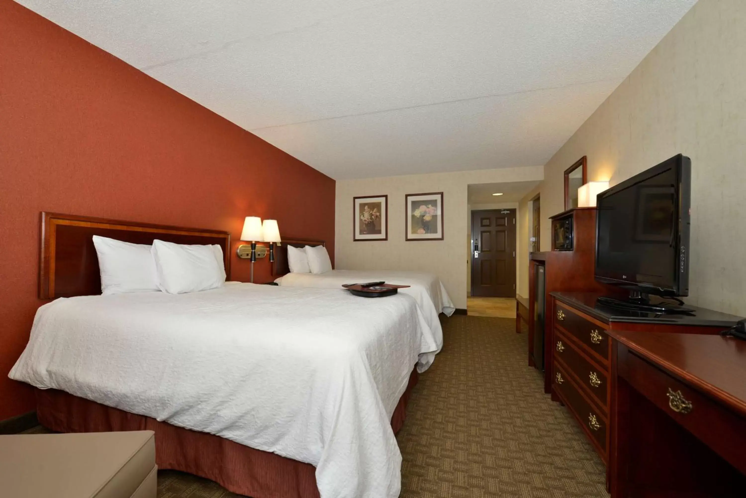 Bed, TV/Entertainment Center in Hampton Inn East Aurora