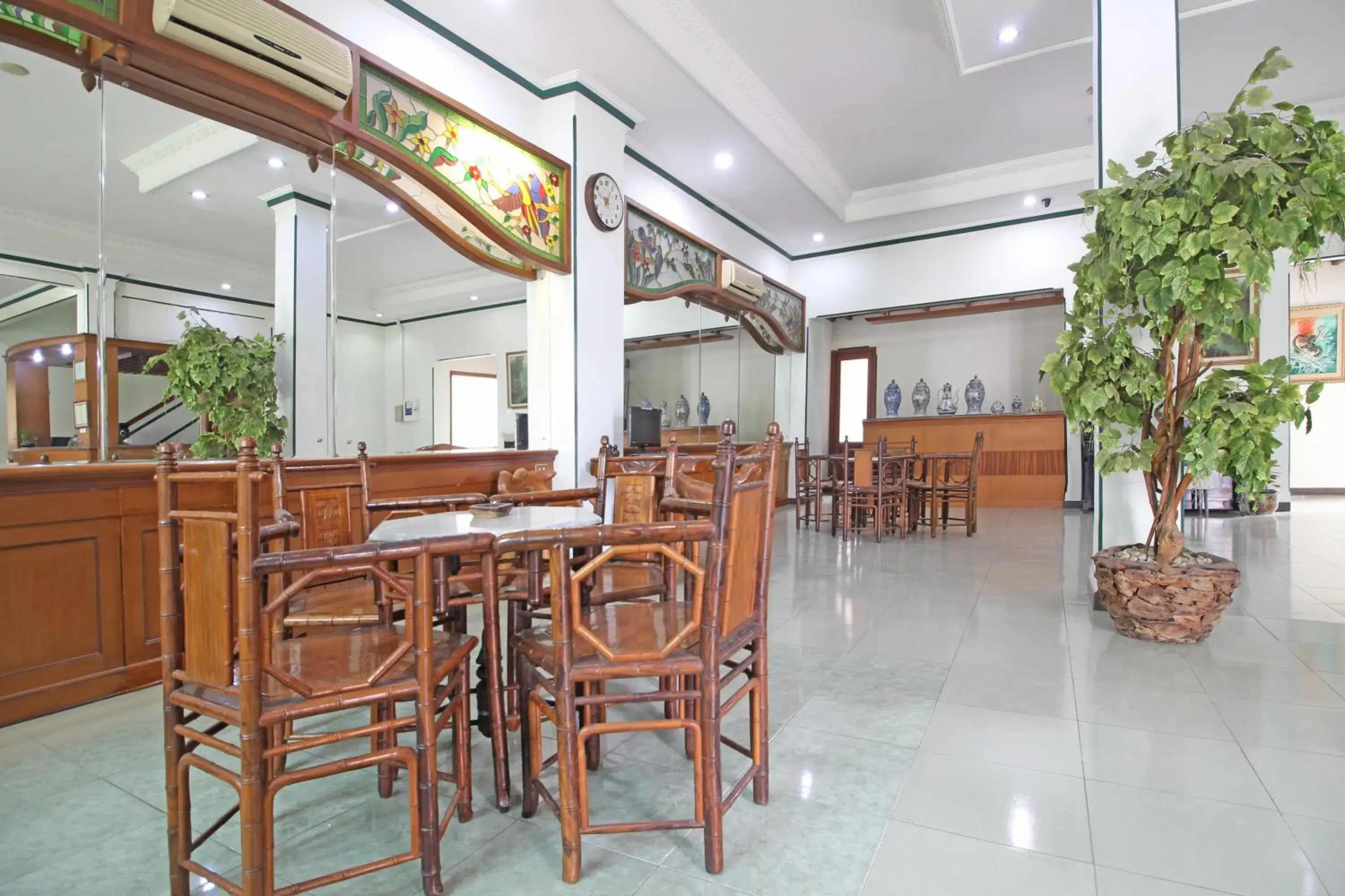 Area and facilities, Restaurant/Places to Eat in RedDoorz near XT Square Yogyakarta