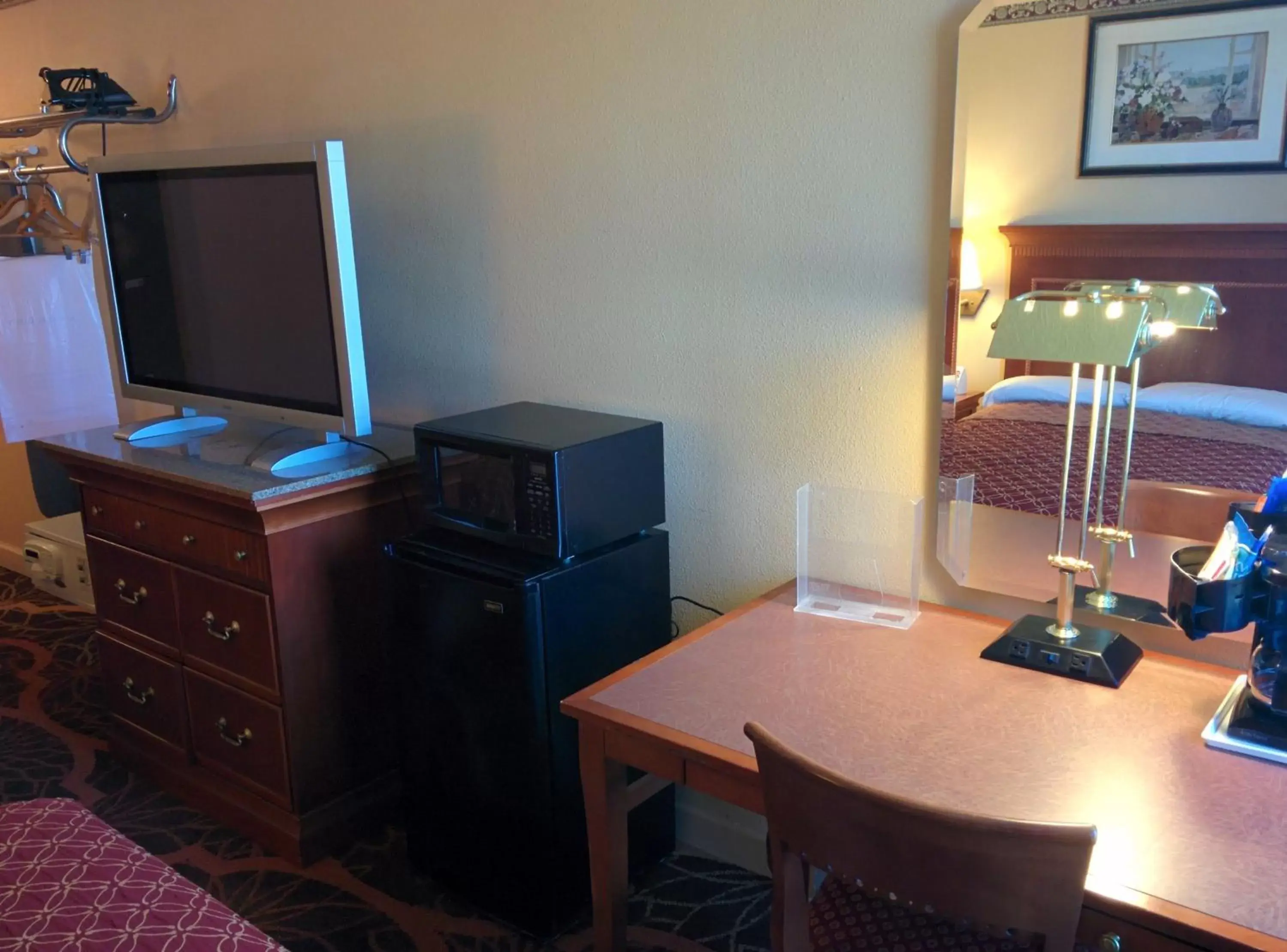 TV and multimedia, TV/Entertainment Center in Super 8 by Wyndham Myrtle Beach/Market Common Area