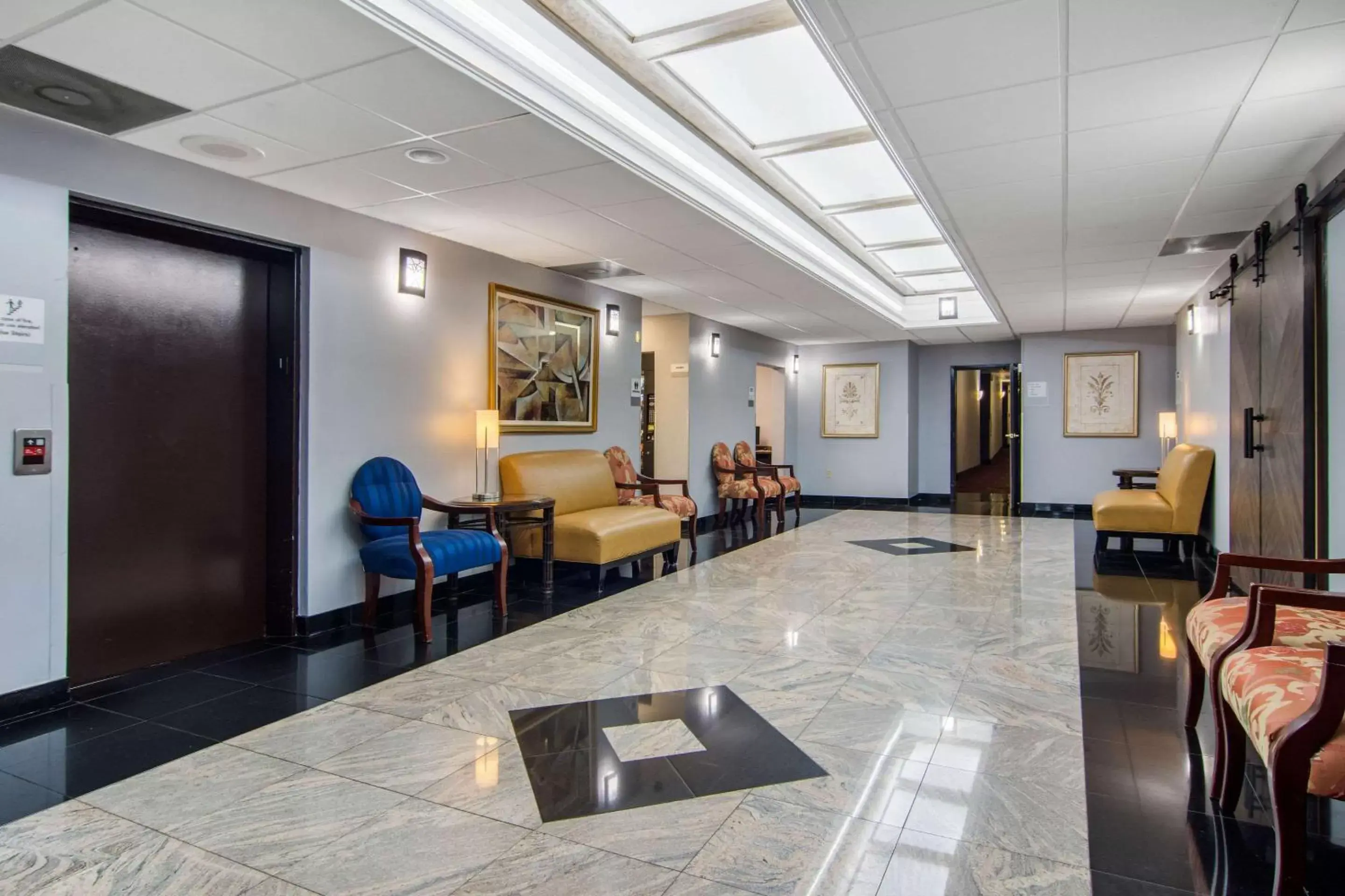 Lobby or reception in Clarion Suites Duluth I-85