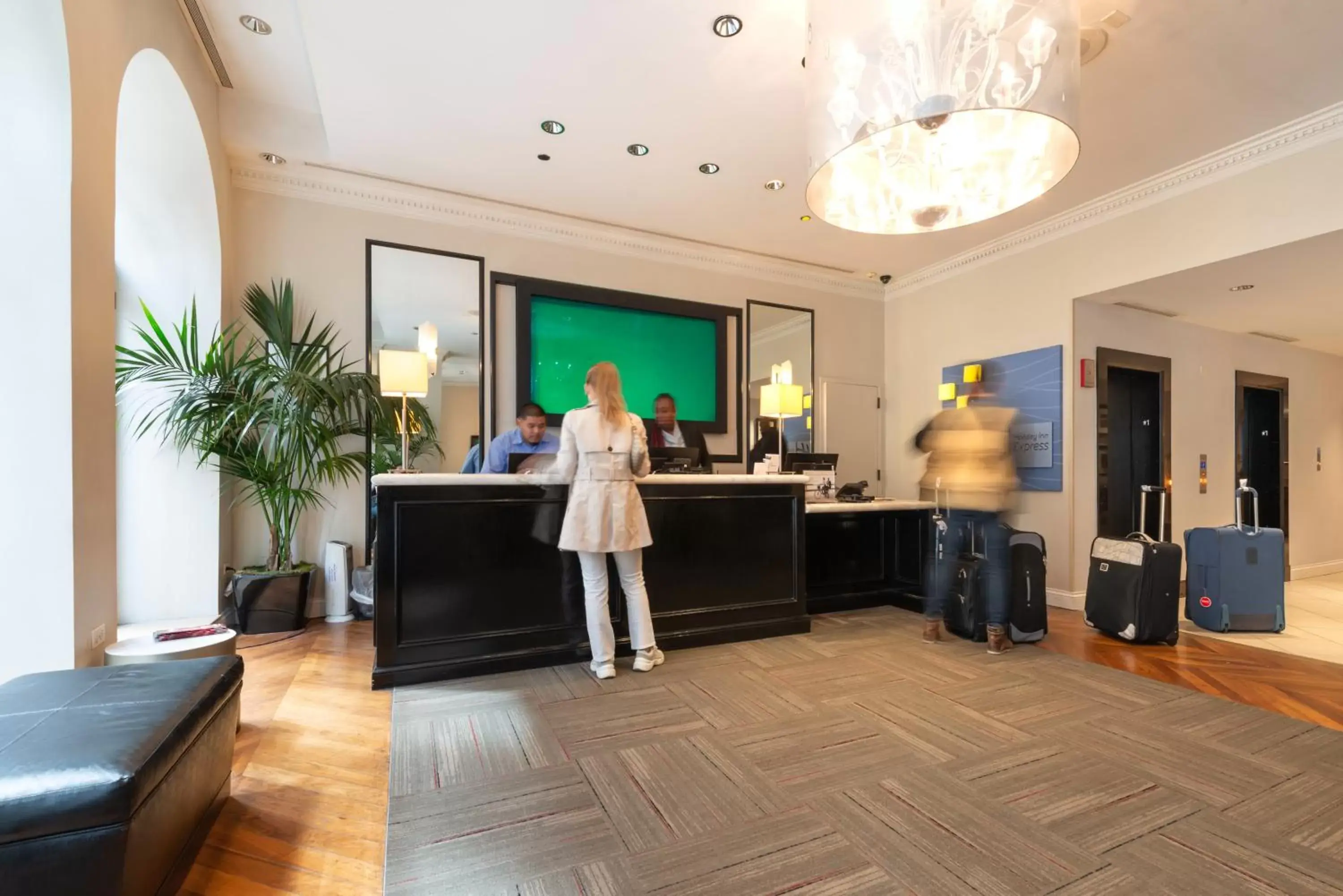 Lobby or reception in Holiday Inn Express Chicago - Magnificent Mile by IHG Lobby or reception in Holiday Inn Express Chicago - Magnificent Mile by IHG