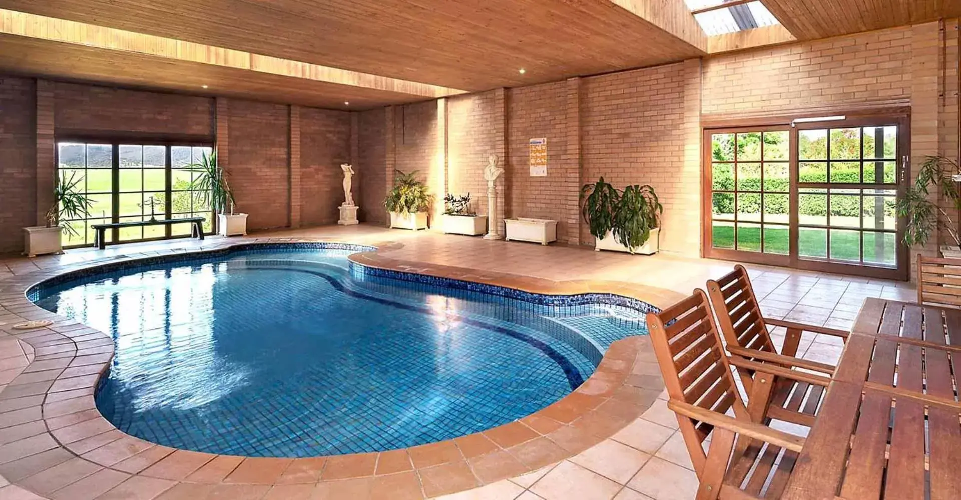 Property building, Swimming Pool in Strathearn Park Lodge