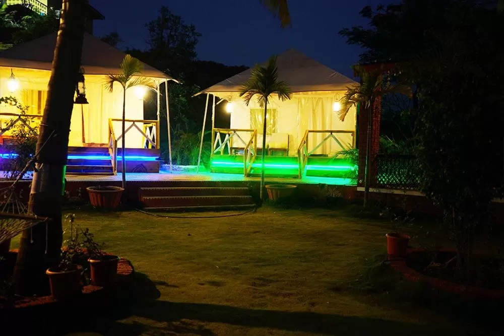 Swimming pool in Vedi Farm A Mountain Resort