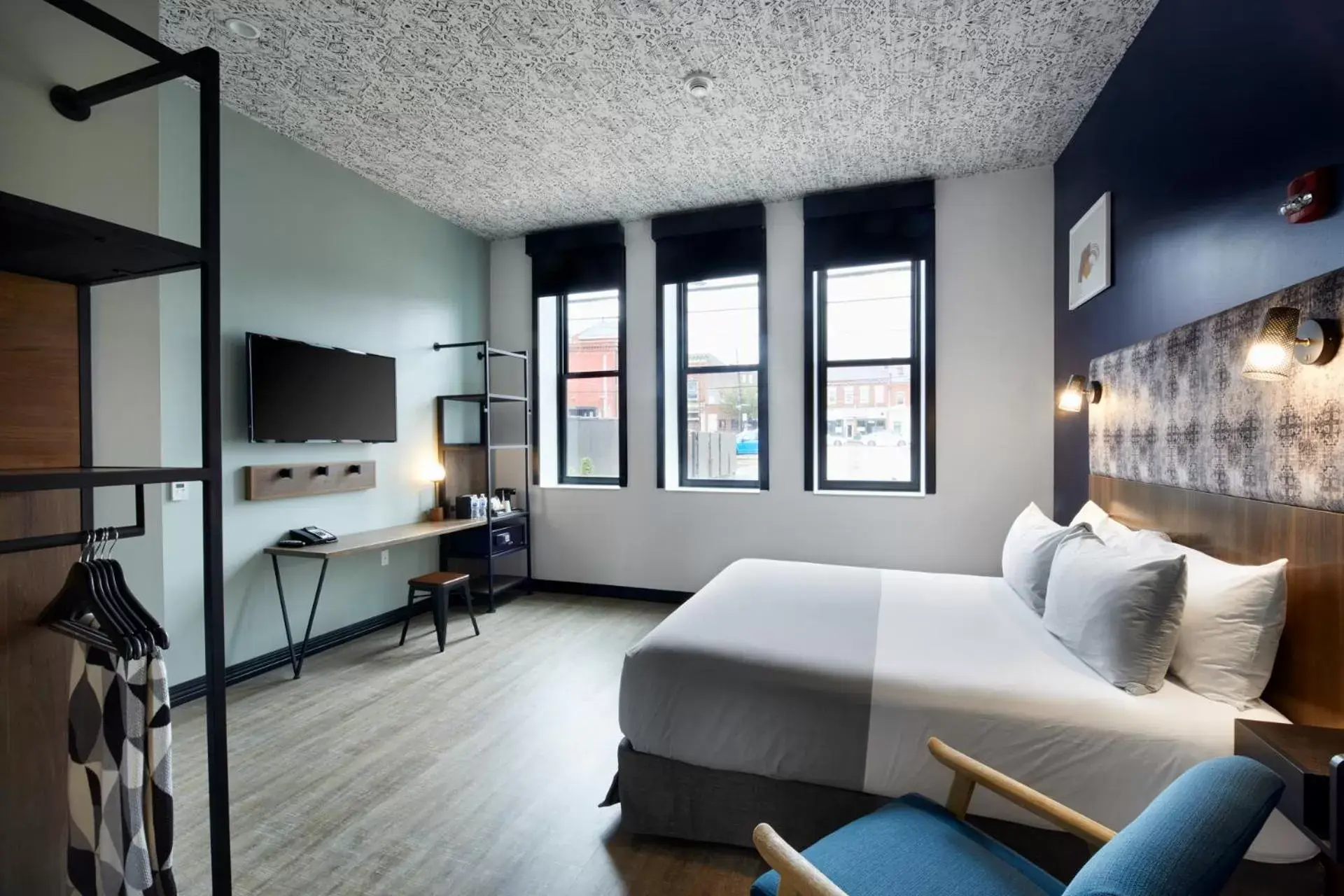 TV and multimedia in TRYP by Wyndham Pittsburgh/Lawrenceville