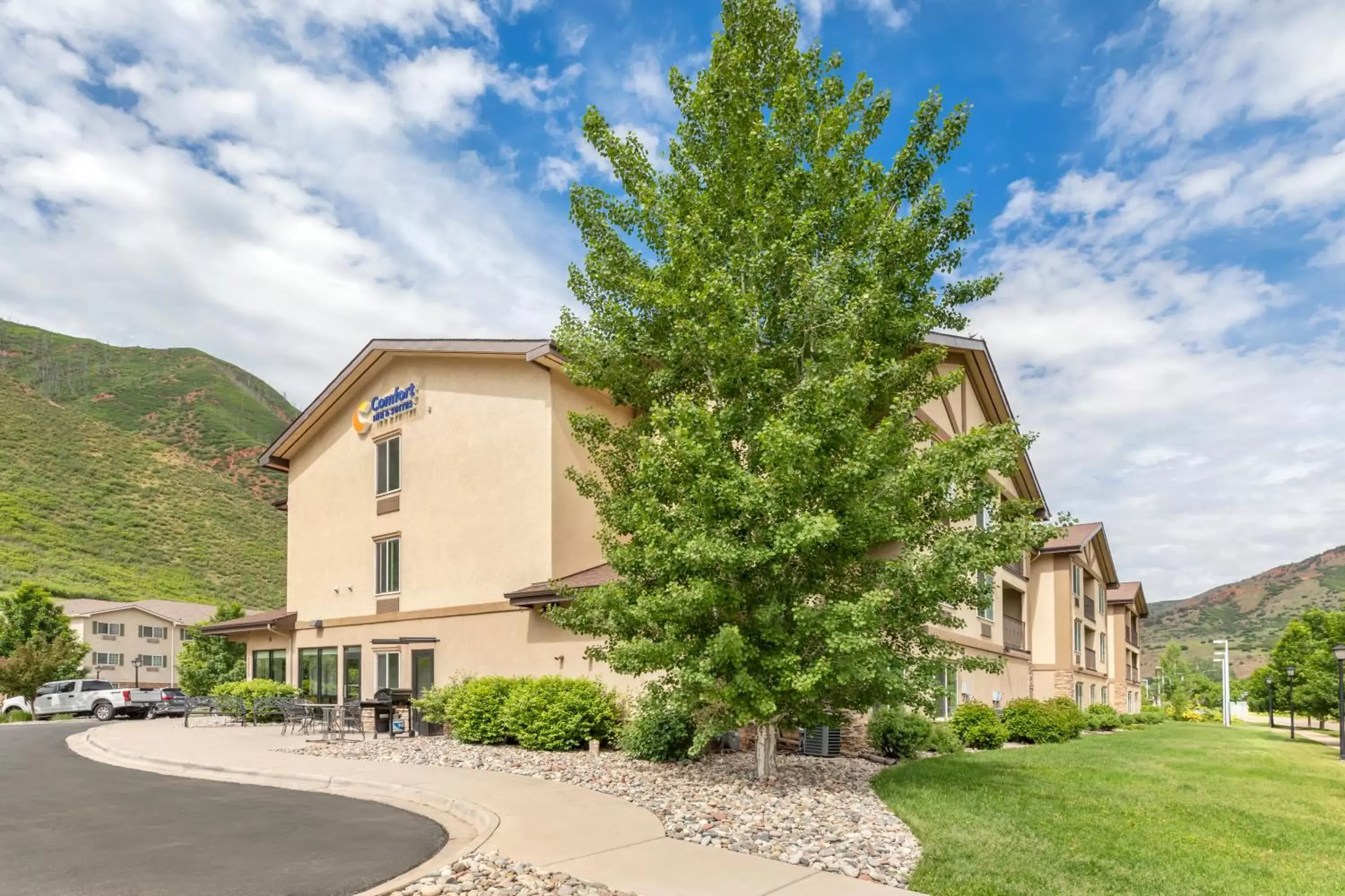 Property Building in Comfort Inn & Suites Glenwood Springs On The River