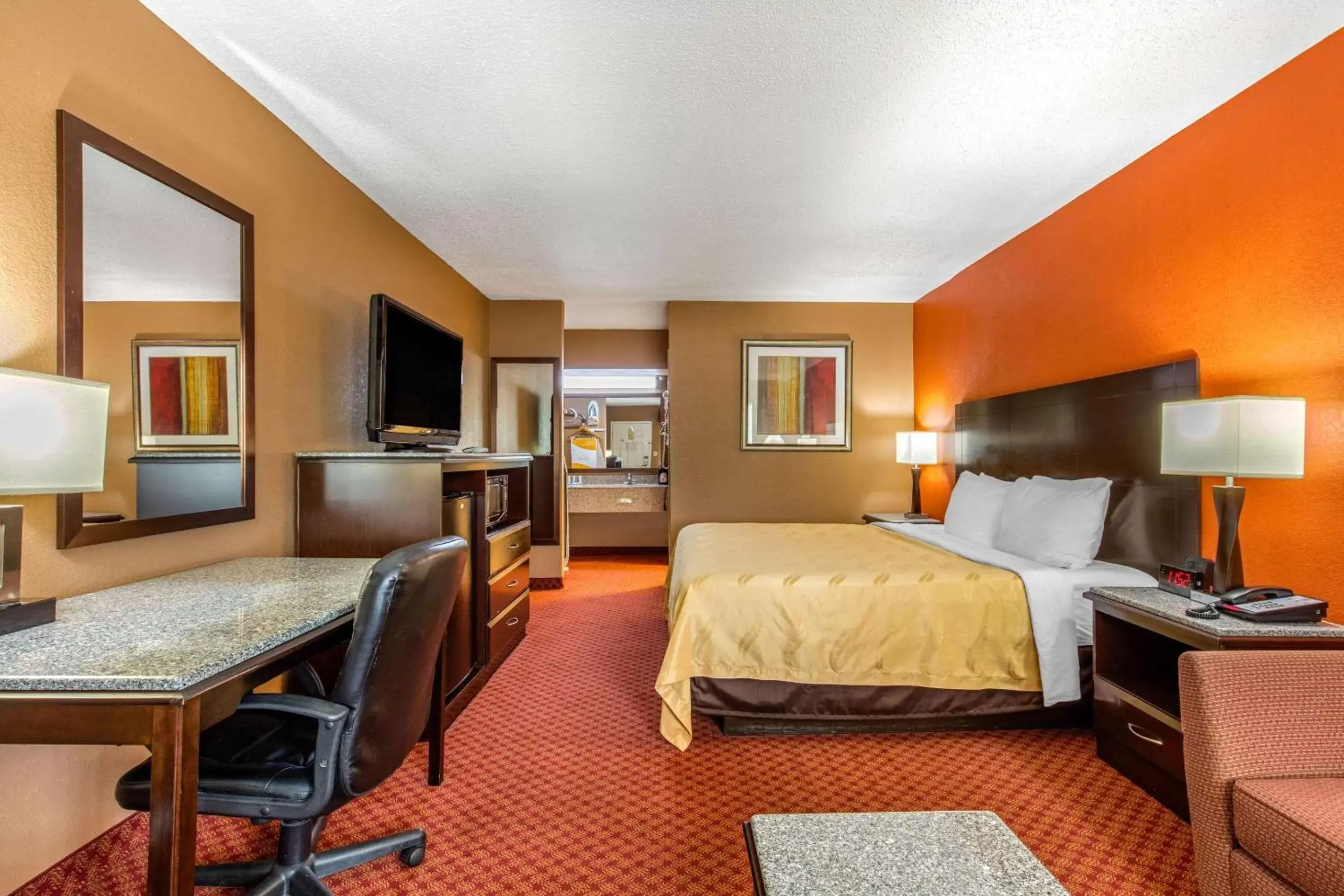 Photo of the whole room in Quality Inn Kingston Springs