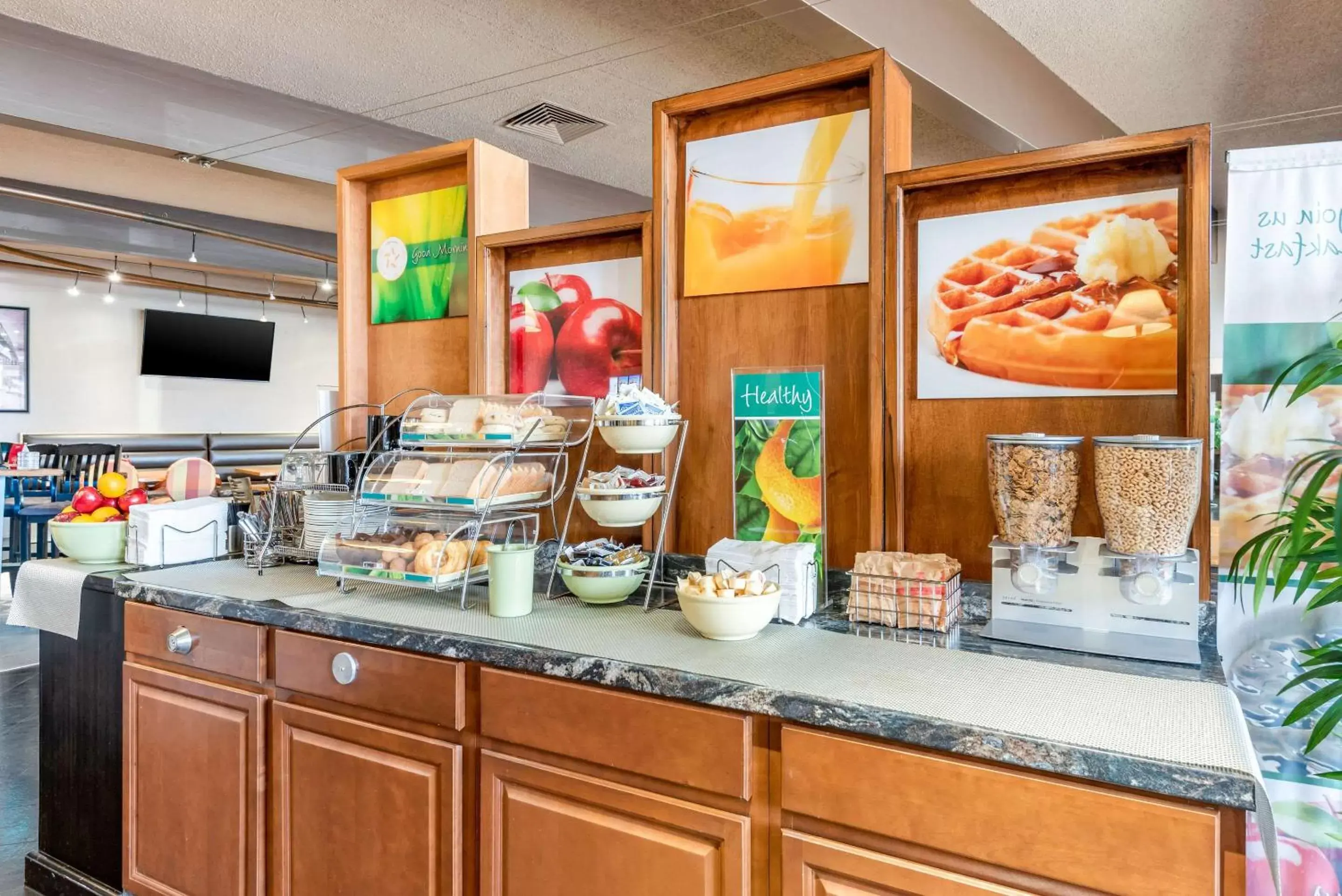 Restaurant/places to eat, Food in Quality Inn Sarnia