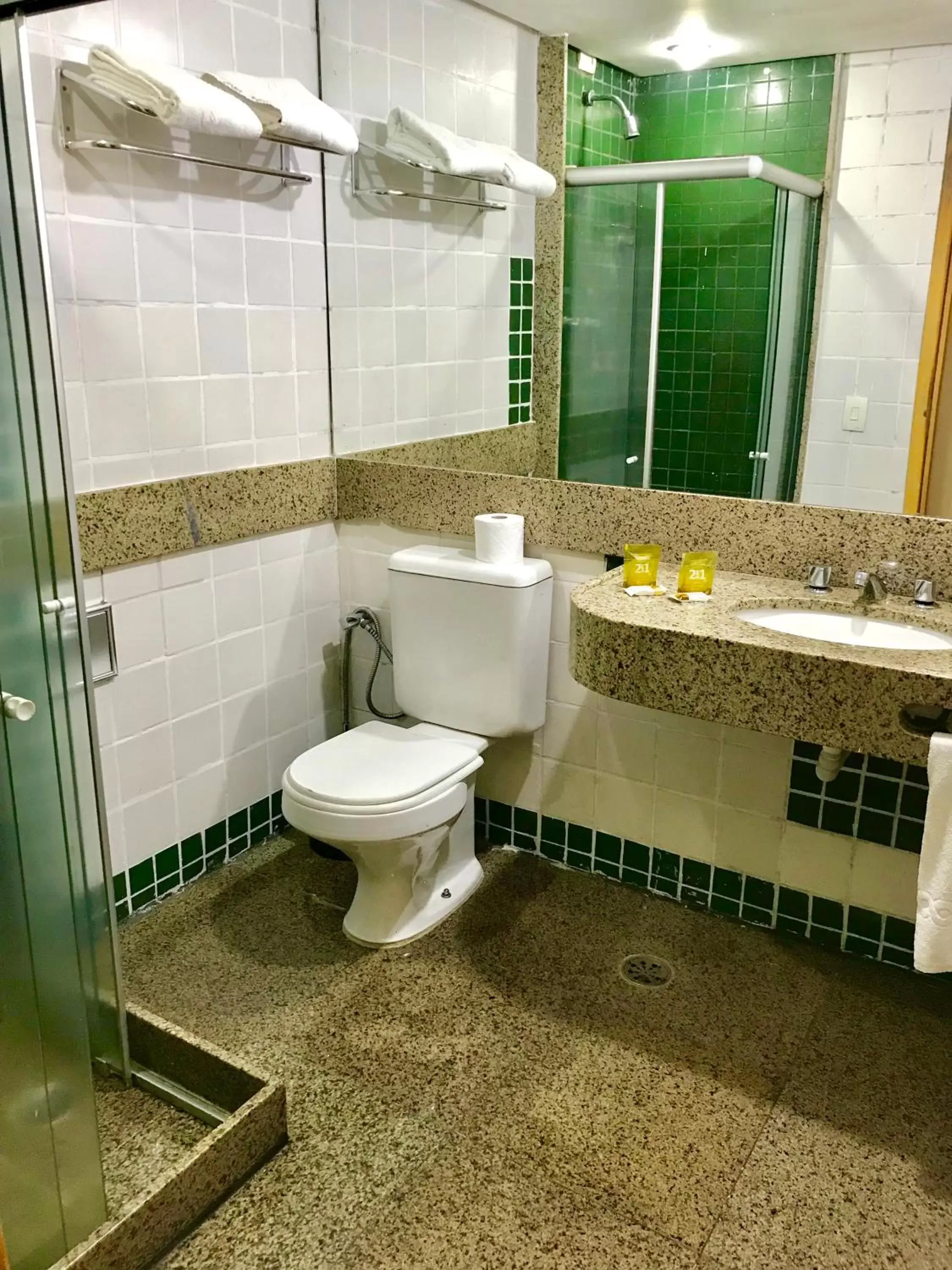 Bathroom in Golden Park Recife Boa Viagem