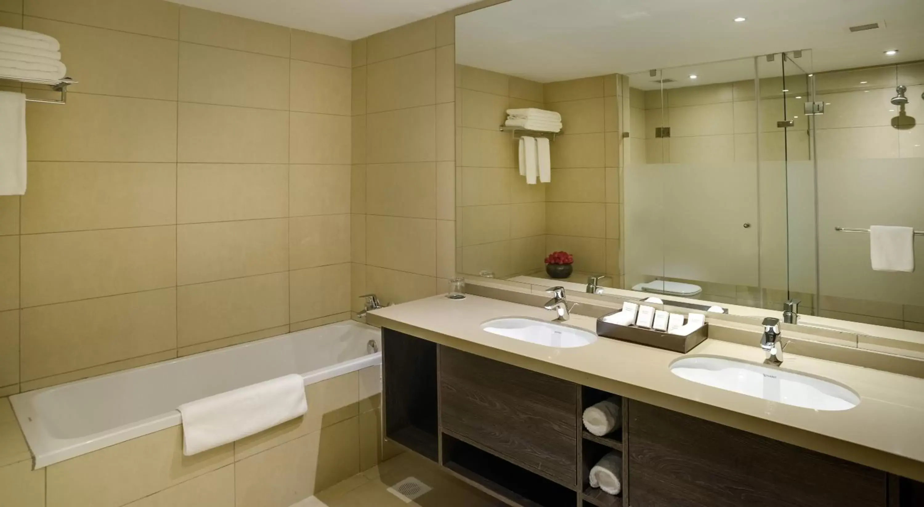 Bathroom in Tamarind Tree Hotel