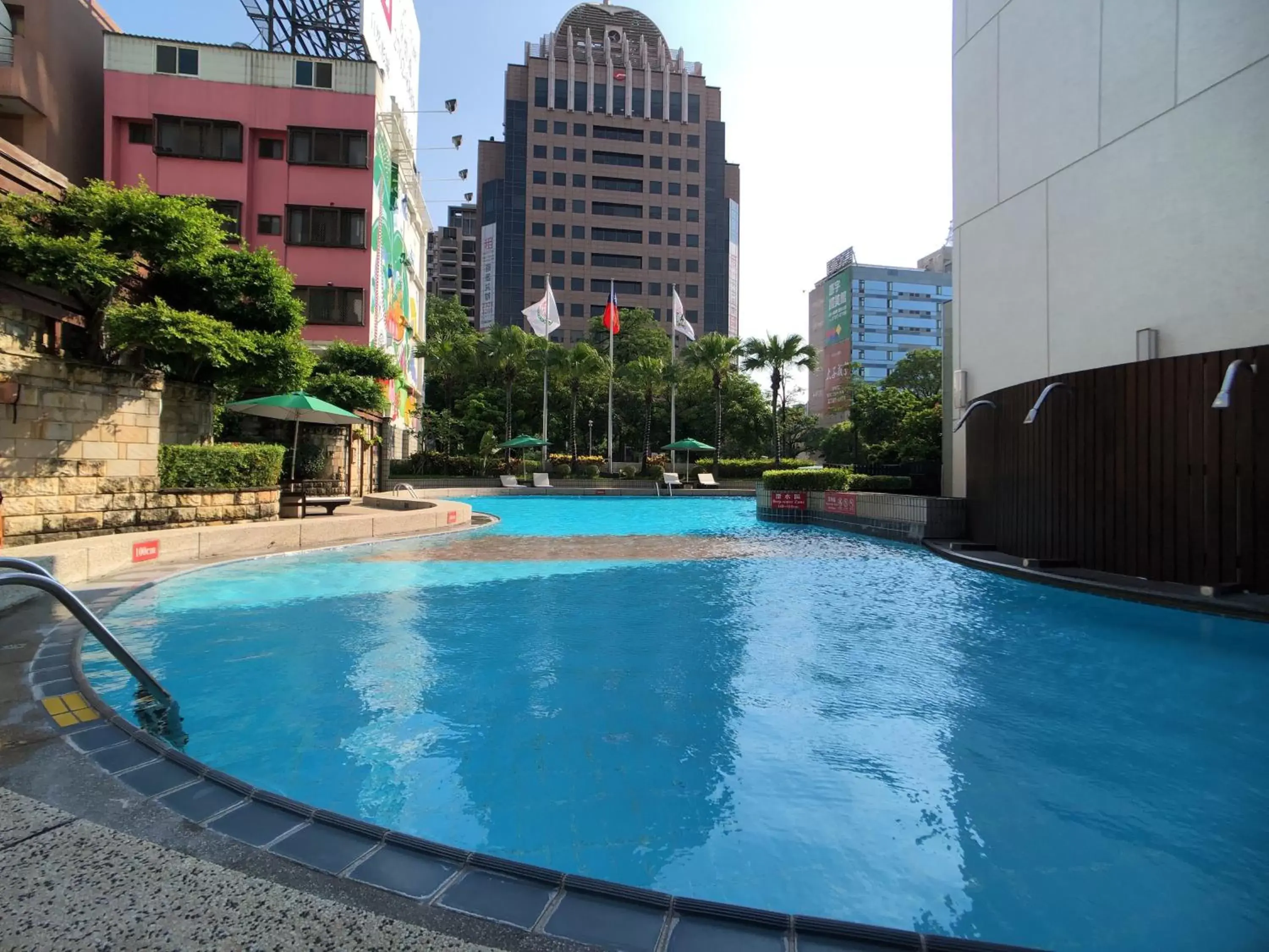 Swimming Pool in Evergreen Laurel Hotel - Taichung