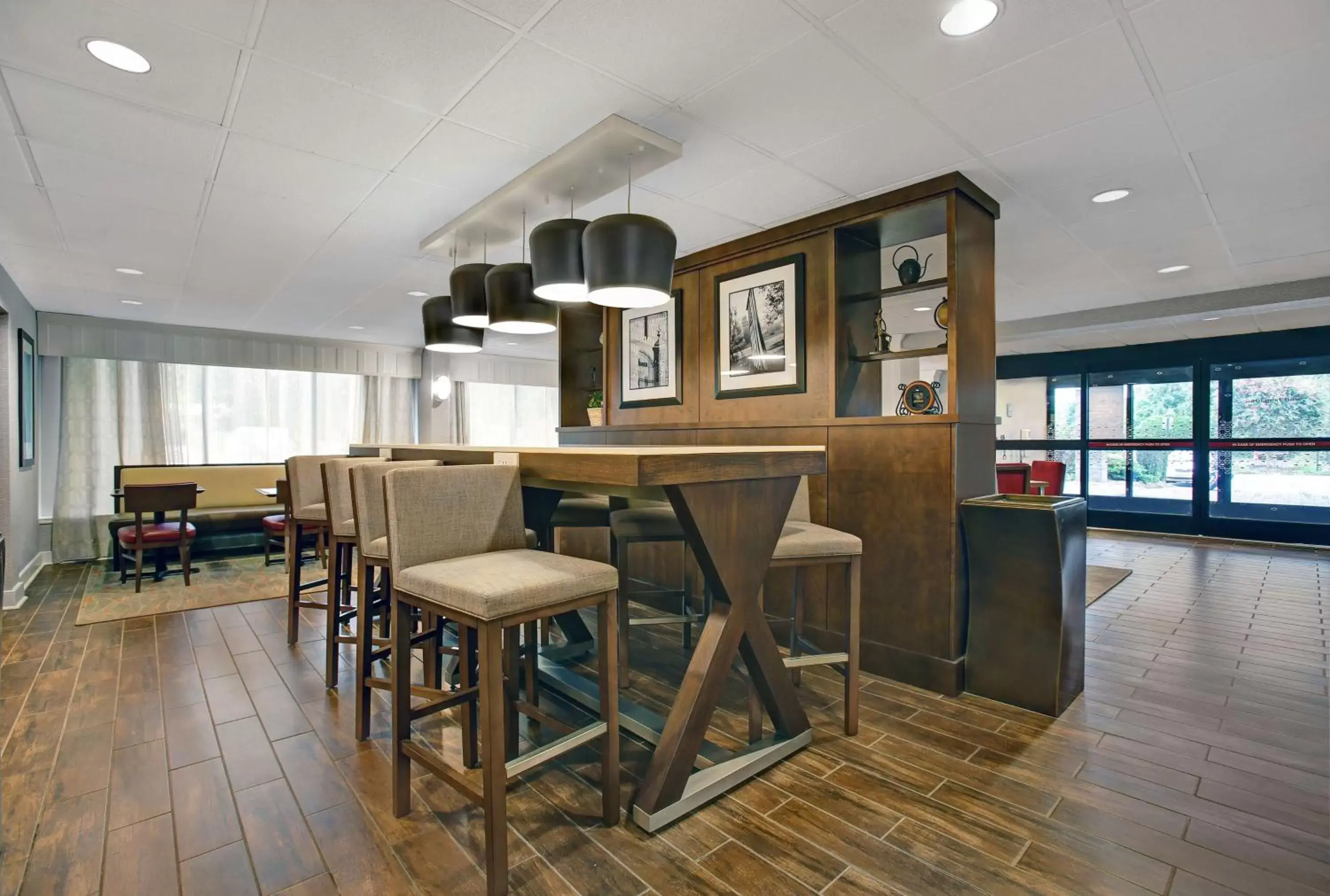 Lobby or reception, Lounge/Bar in Hampton Inn Salisbury