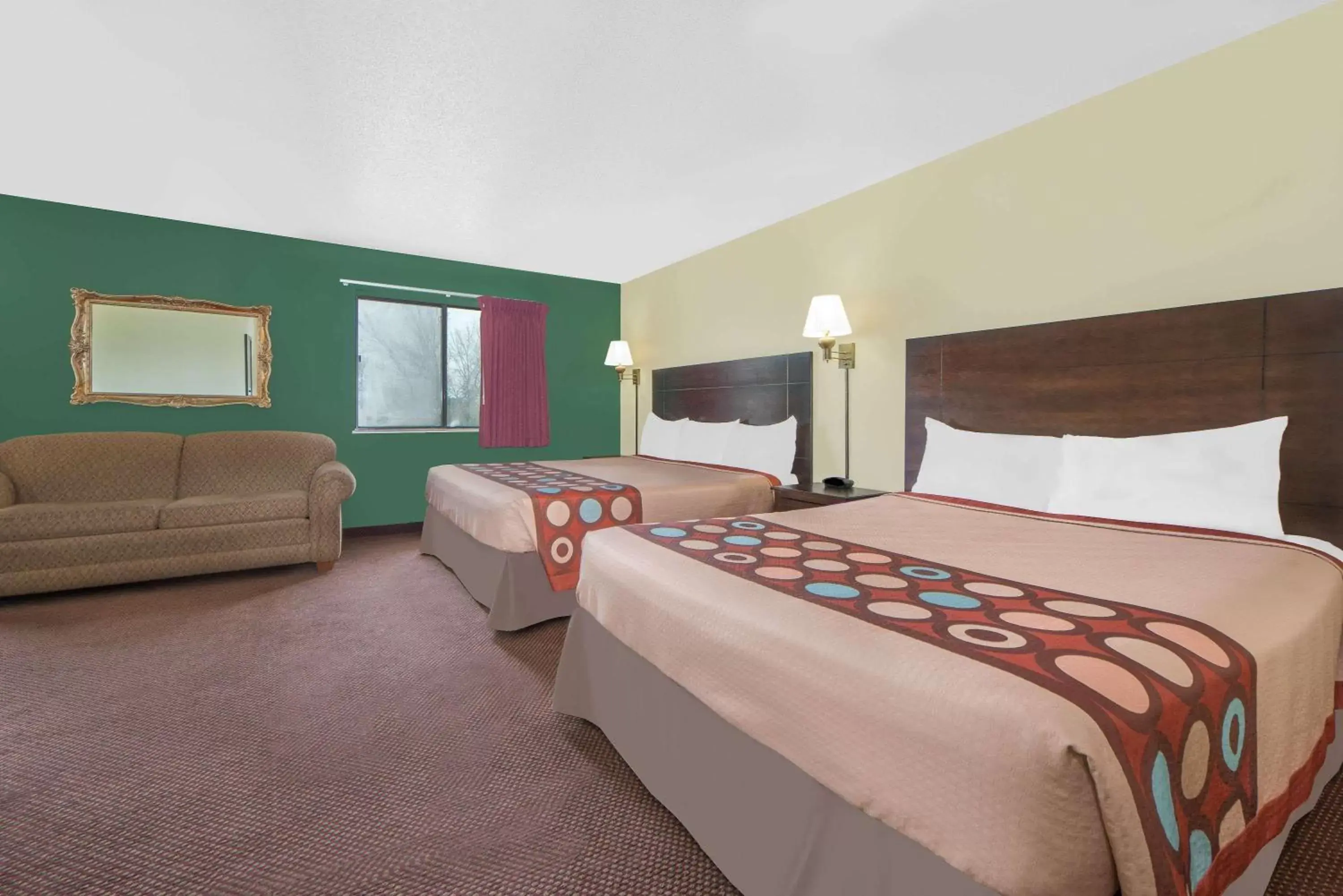 Photo of the whole room, Bed in Super 8 by Wyndham Ottumwa