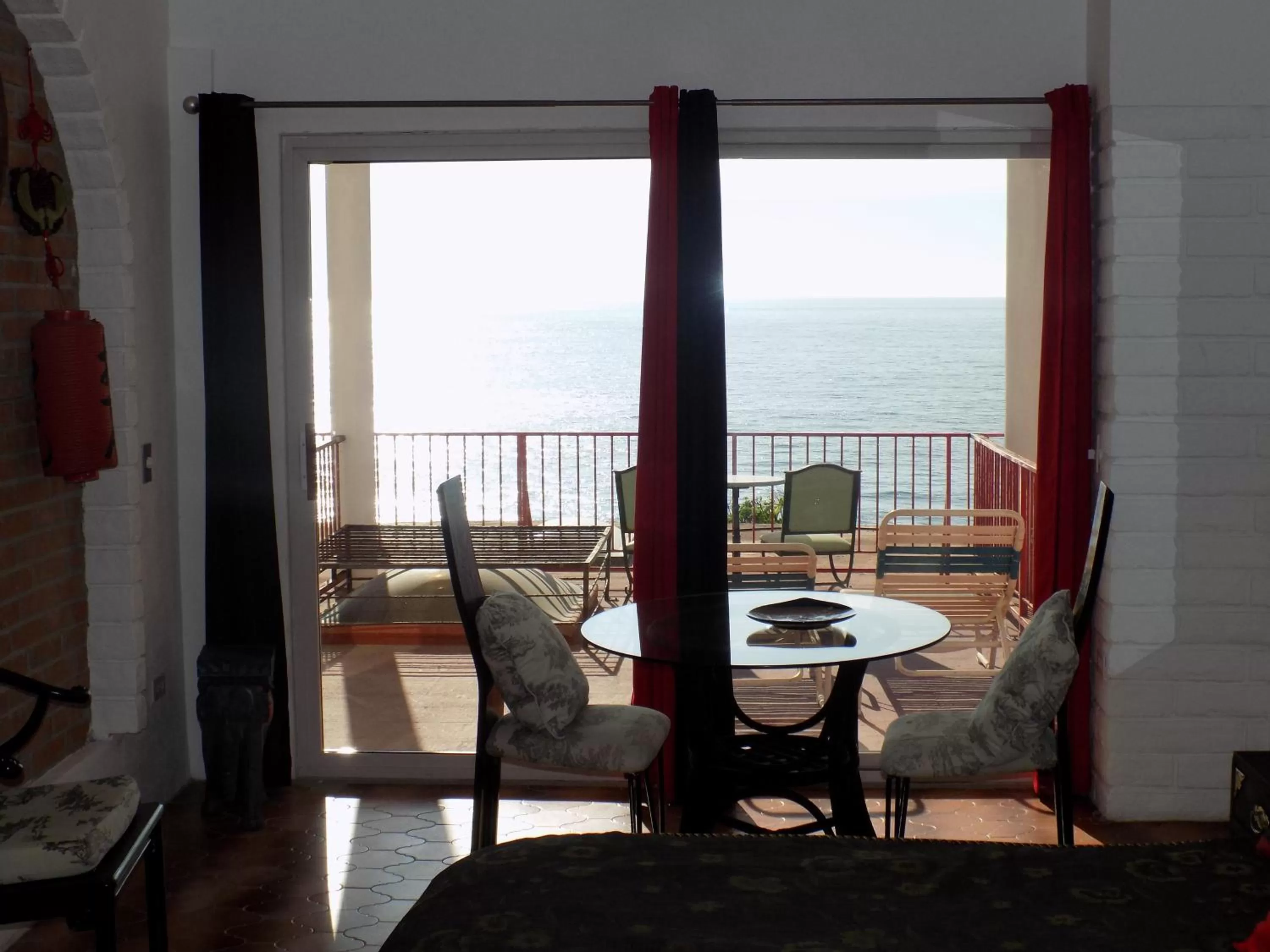 Photo of the whole room in Poco Cielo Hotel