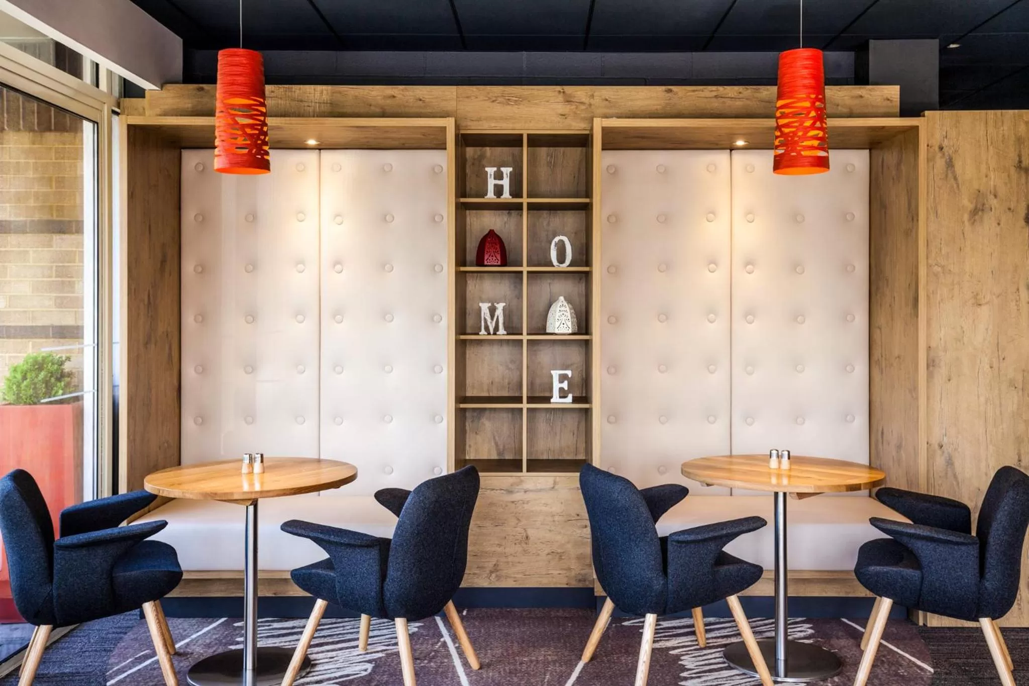 Lounge or bar in ibis London Barking