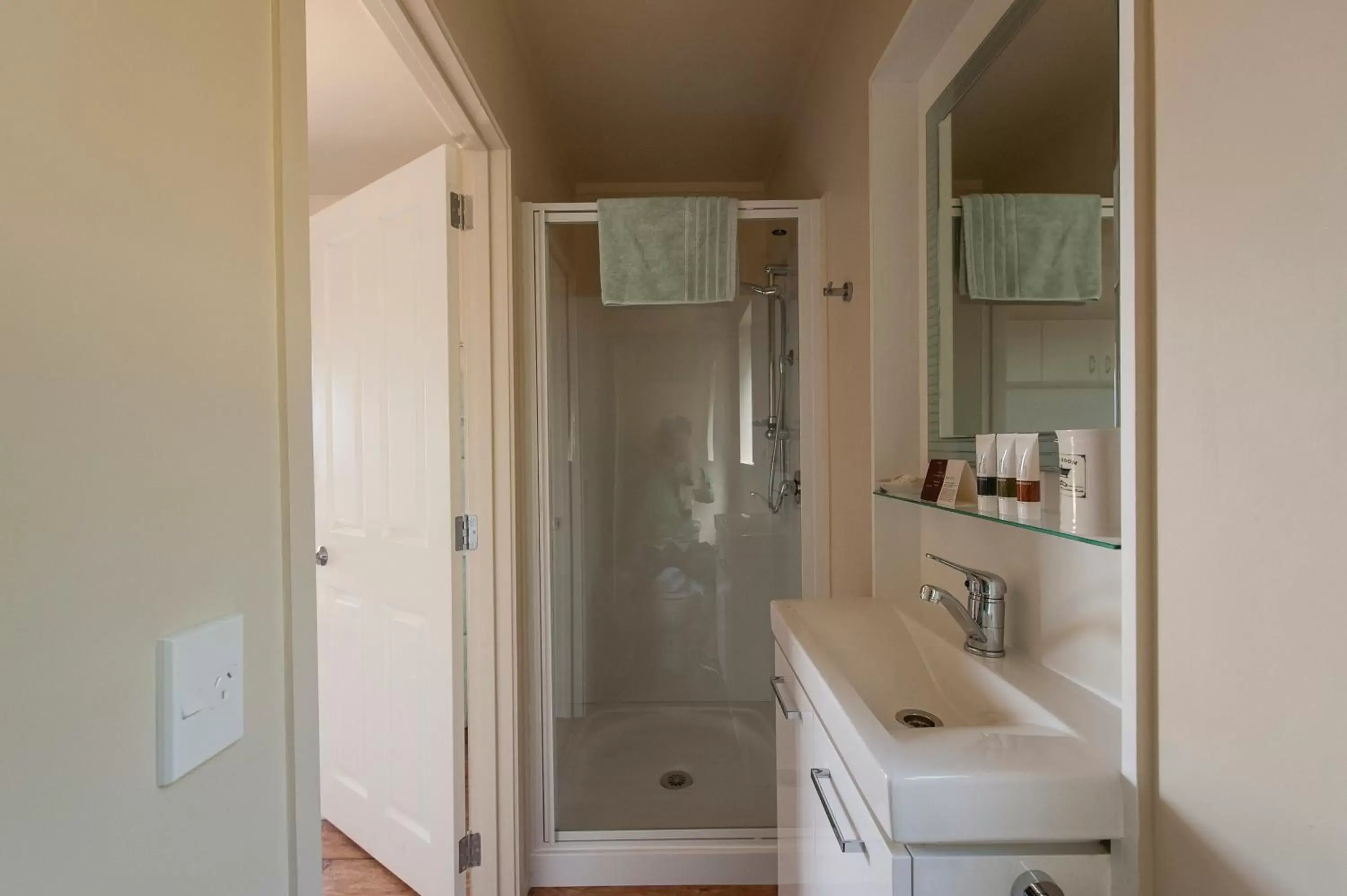 Bathroom in Auckland Country Cottages