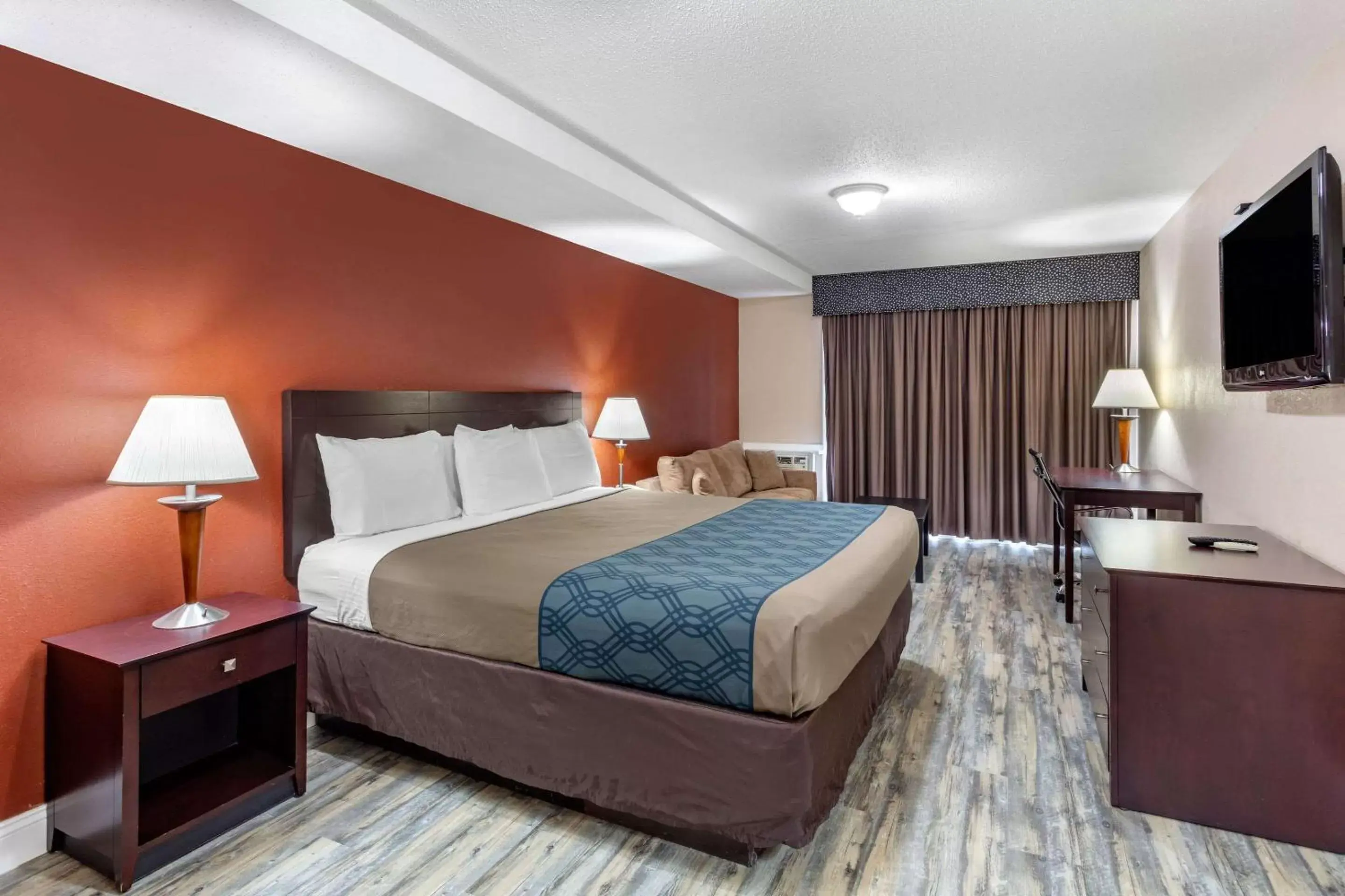 Photo of the whole room, Bed in Econo Lodge Inn & Suites Old Saybrook - Westbrook