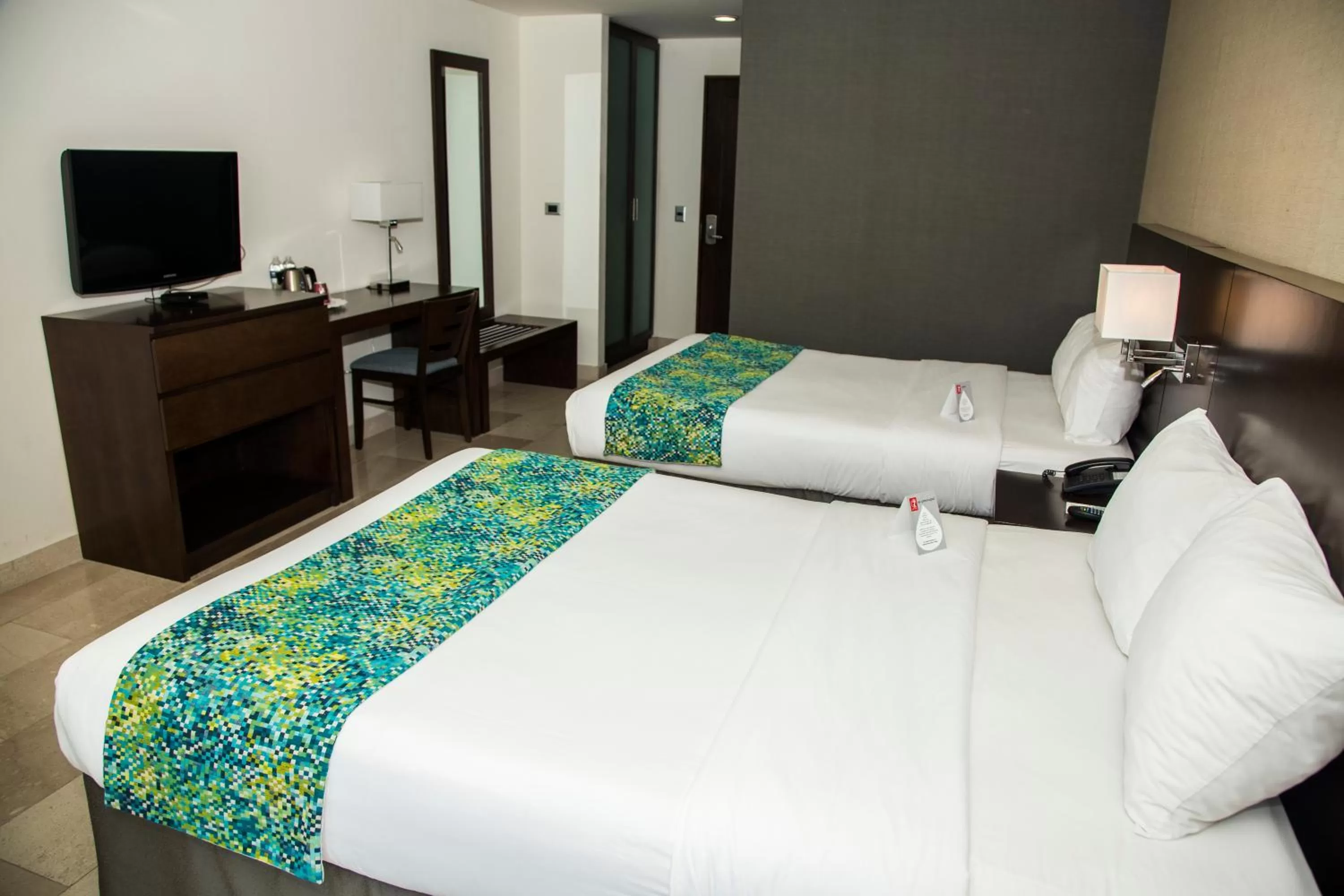 Bed in Seven Crown La Paz Malecon