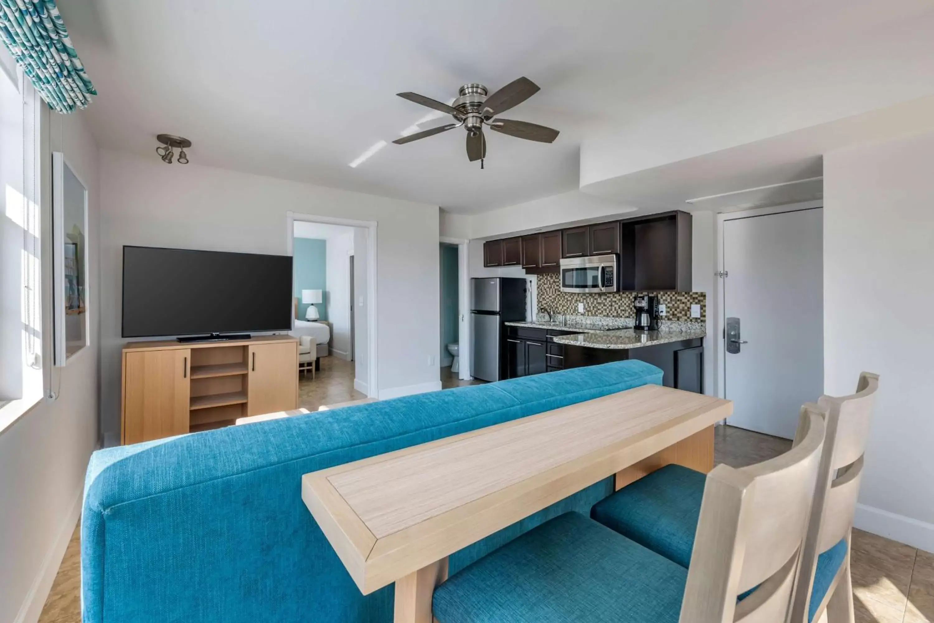 Kitchen or kitchenette, Seating Area in Hilton Vacation Club Crescent on South Beach Miami