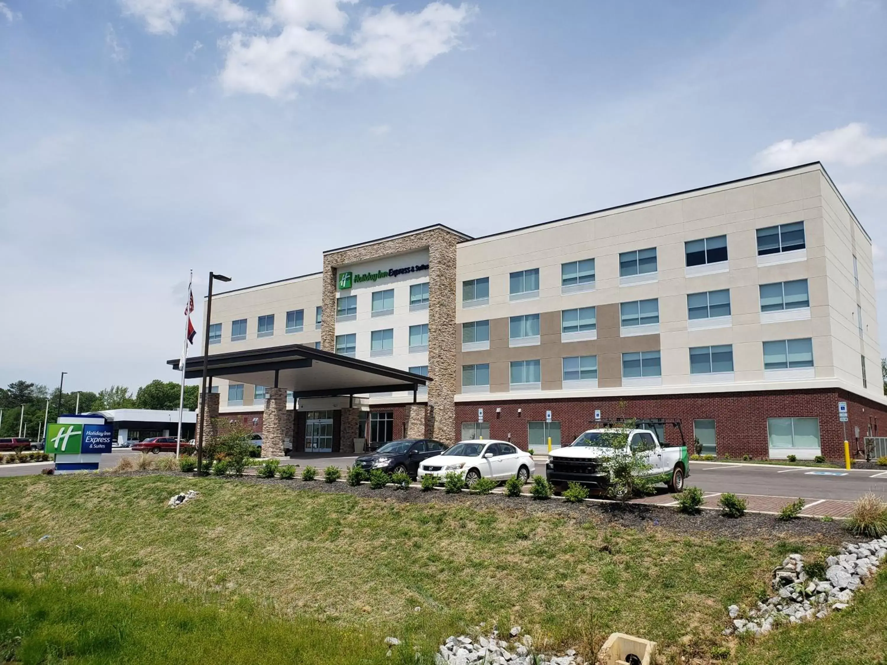 Property Building in Holiday Inn Express & Suites Nashville North - Springfield, an IHG Hotel