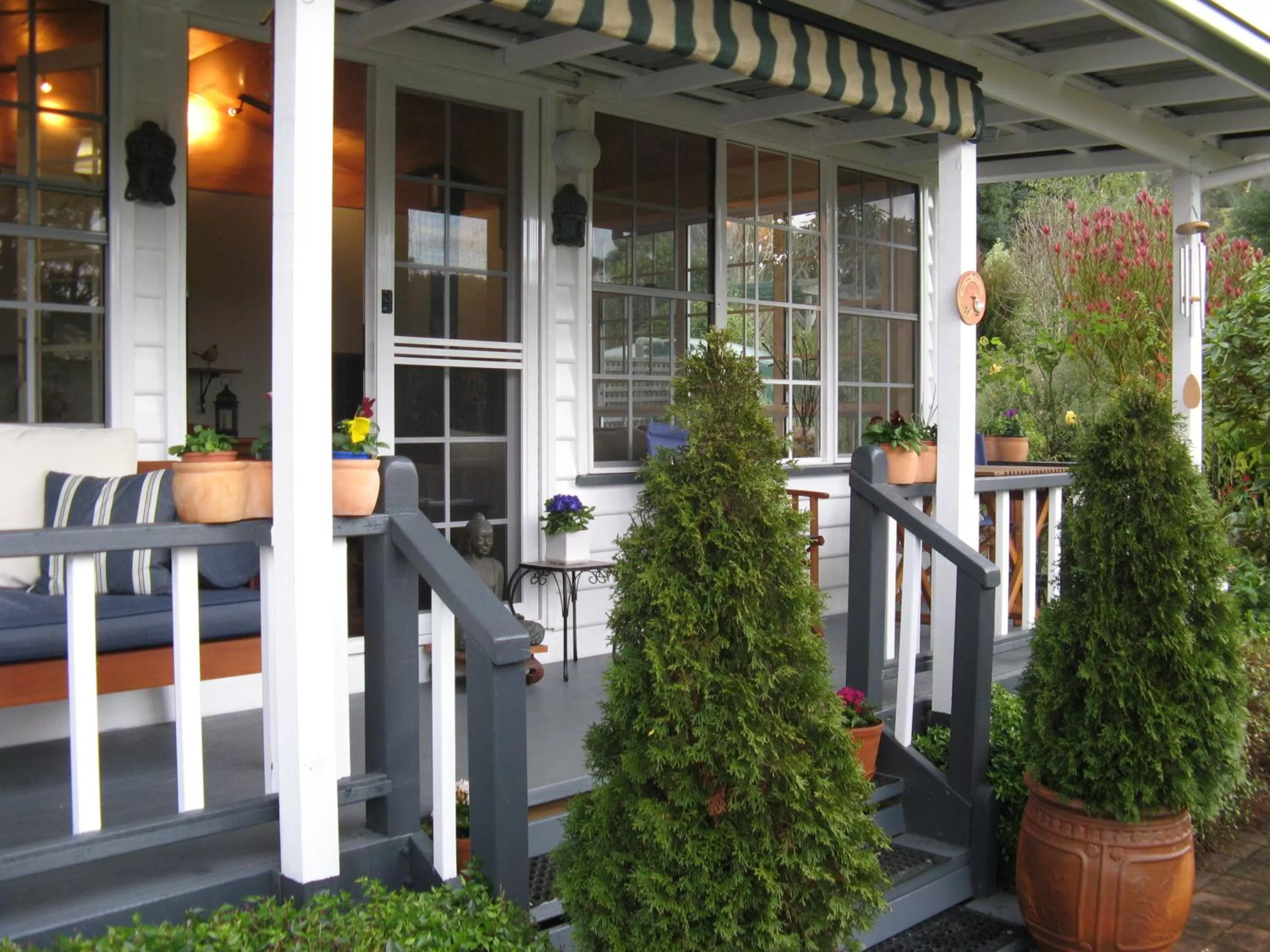 Communal lounge/ TV room in Hillside Bed and Breakfast