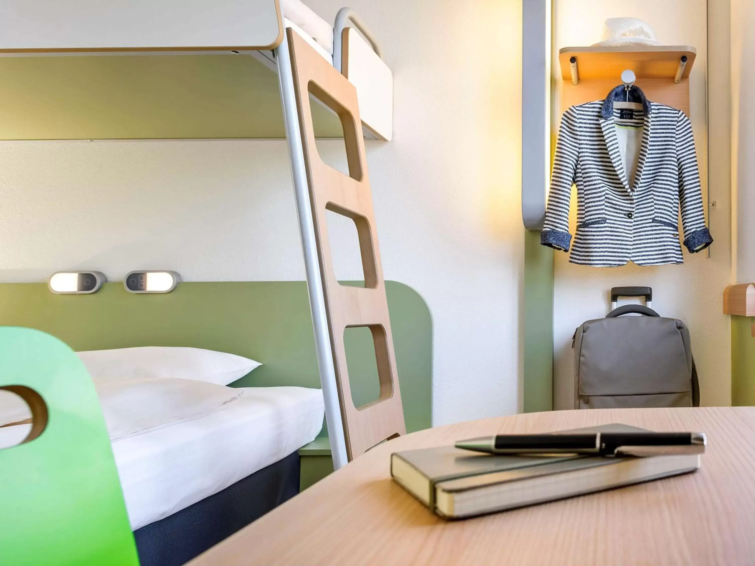 Photo of the whole room, Bunk Bed in ibis budget Poitiers Nord Futuroscope