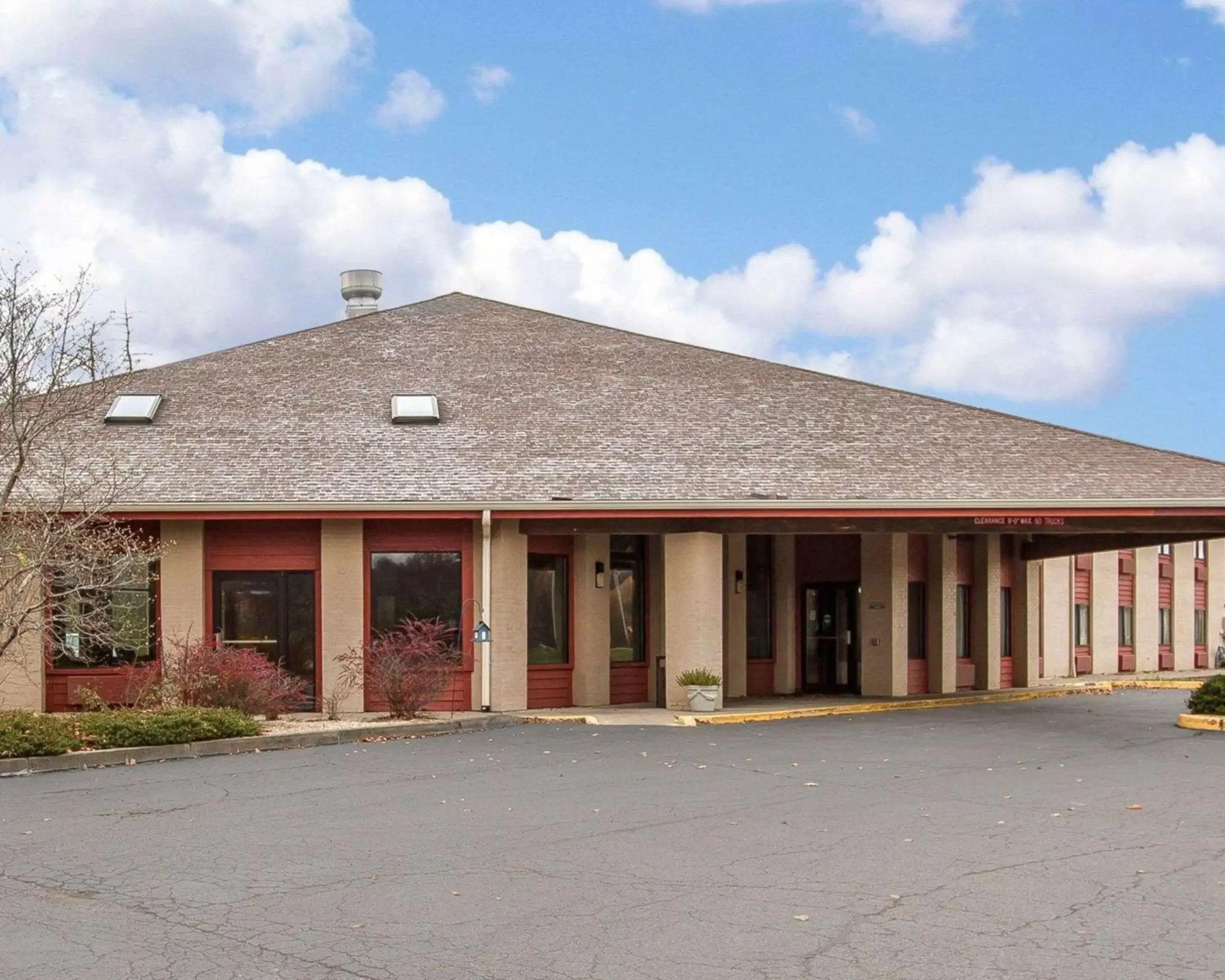 Property Building in Quality Inn Macomb near University Area