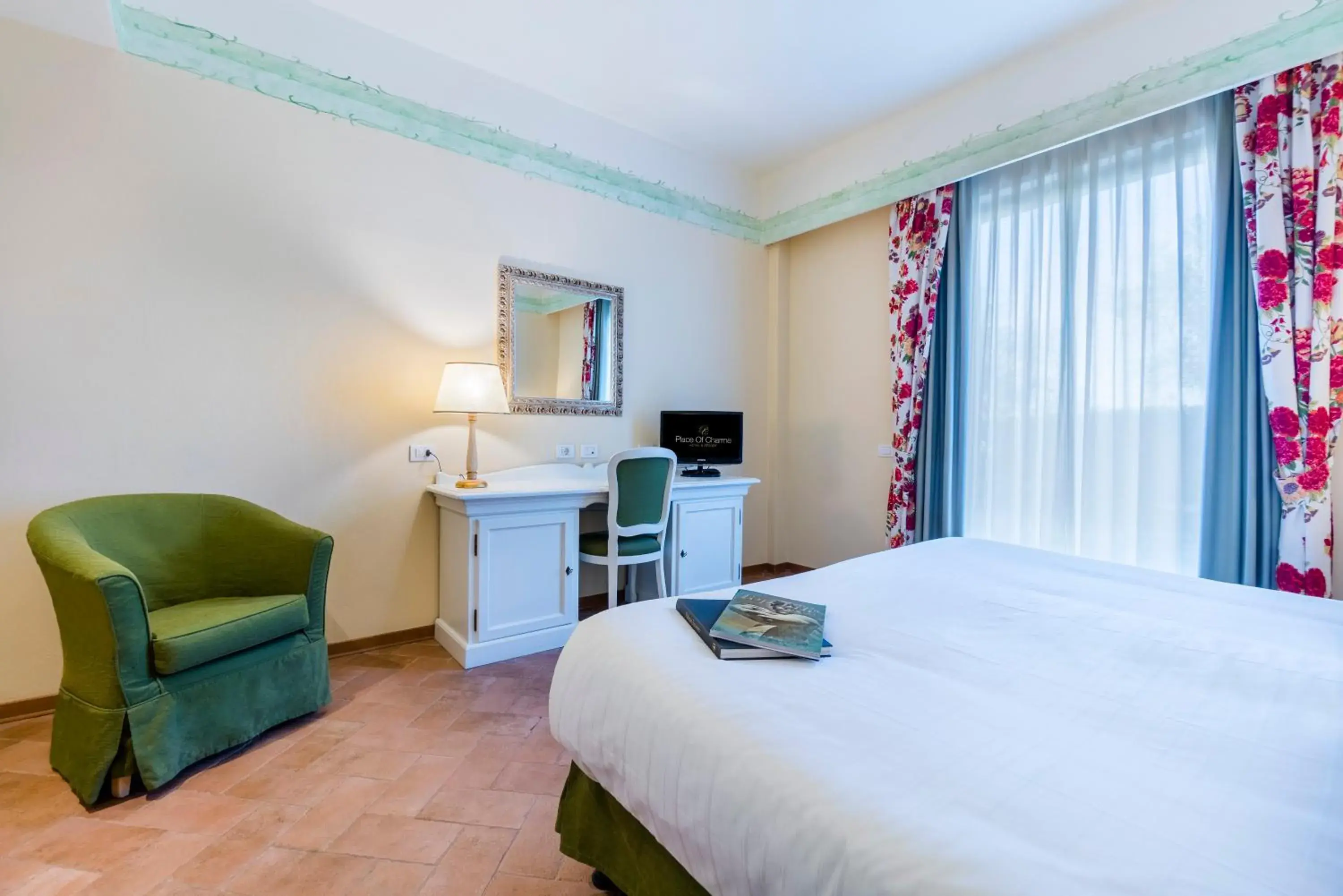 Bed, TV/Entertainment Center in Hotel Borgo Di Cortefreda