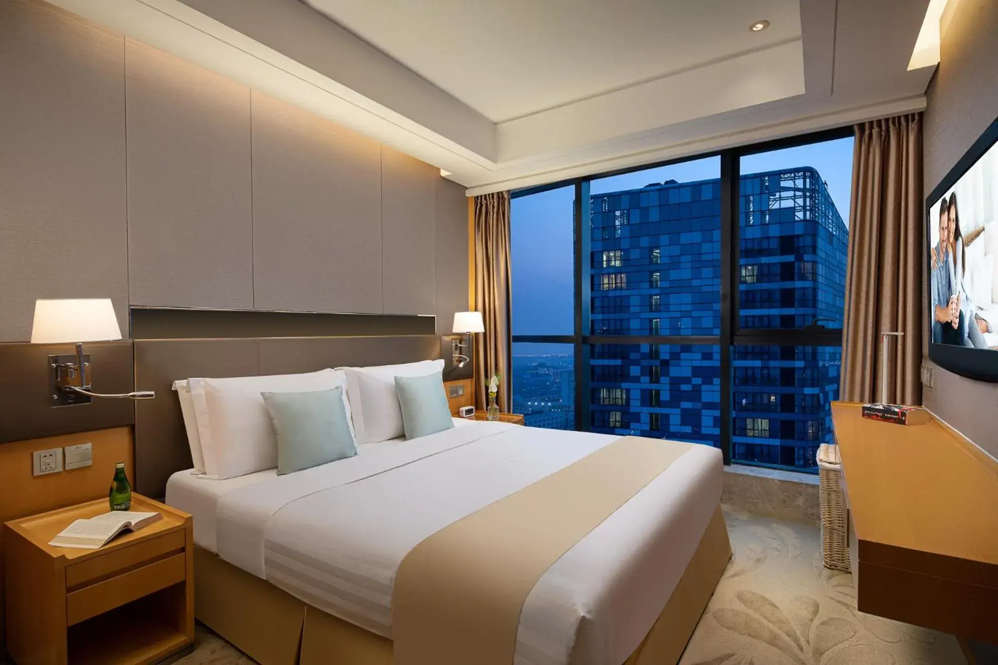 Bedroom, Bed in Ascott Raffles City Beijing