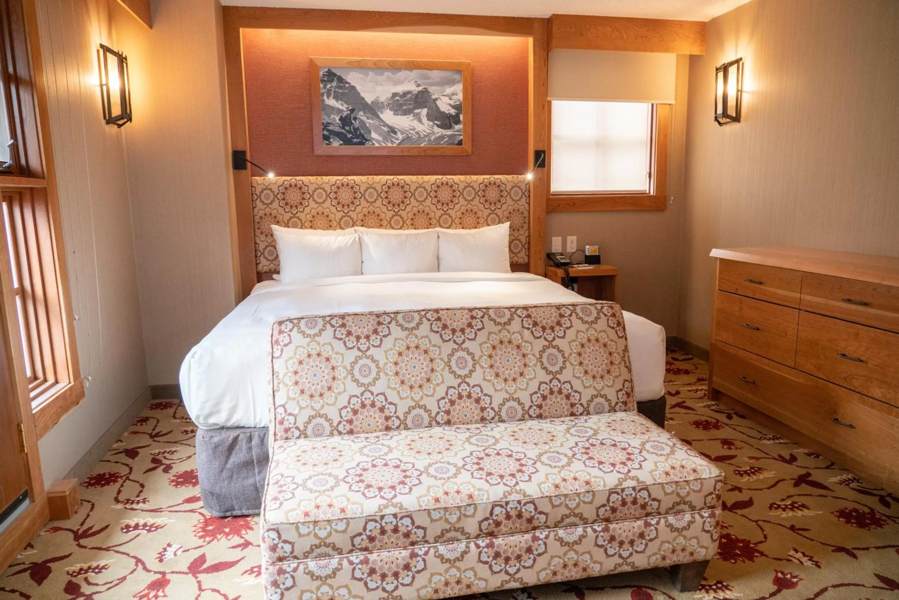 Bed in Banff Ptarmigan Inn