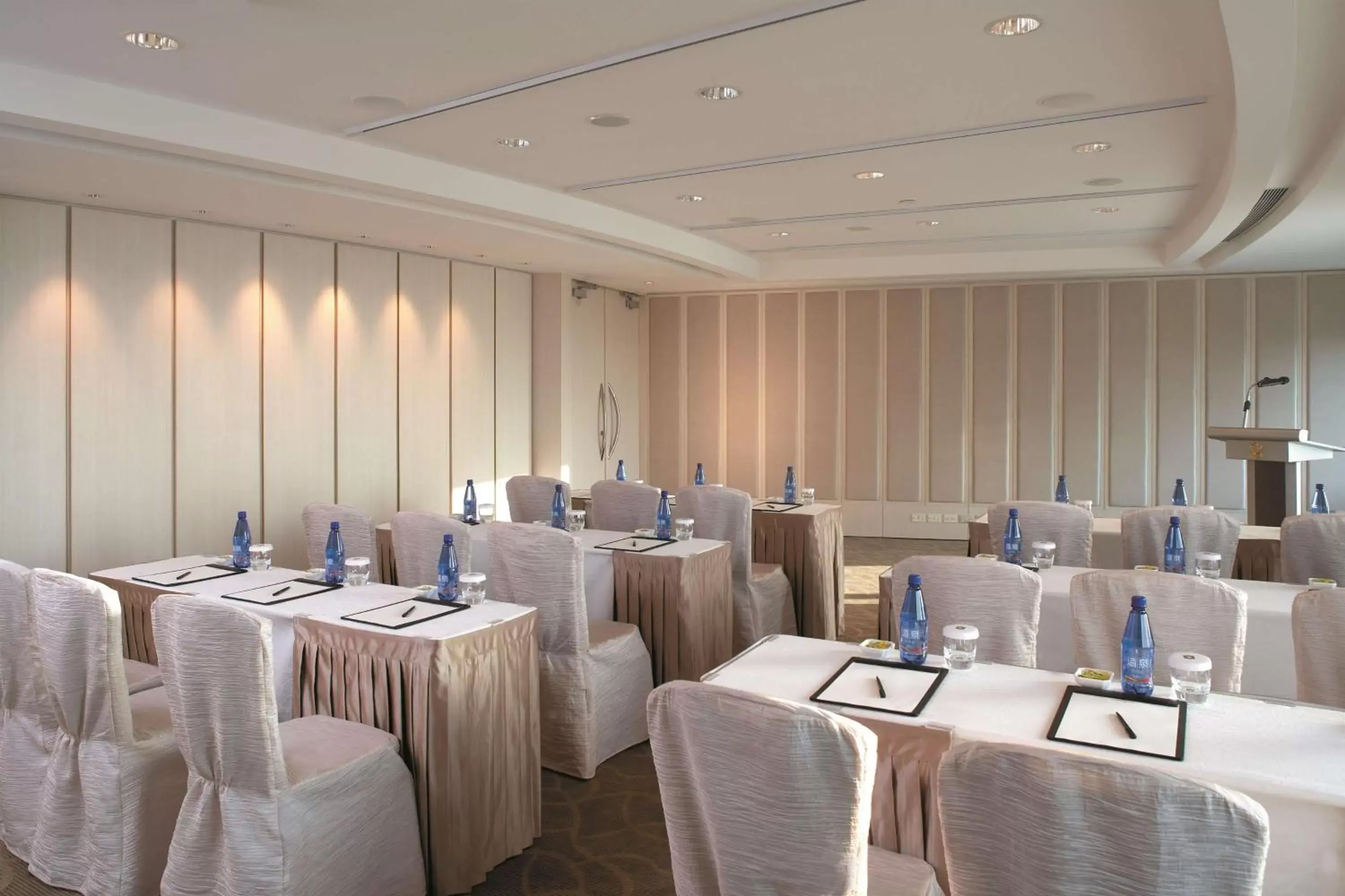 Photo of the whole room, Business Area/Conference Room in Shangri-La Far Eastern Tainan