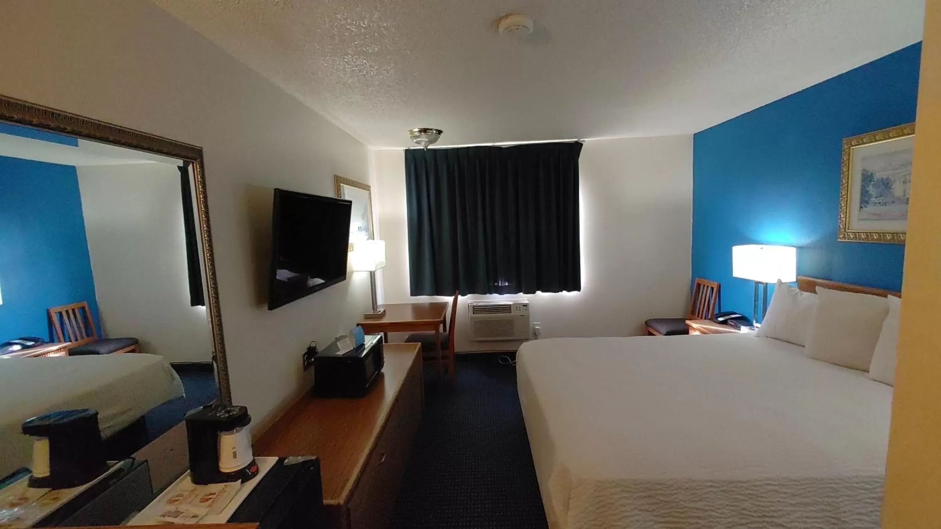 Bedroom in Days Inn by Wyndham Pocatello University Area