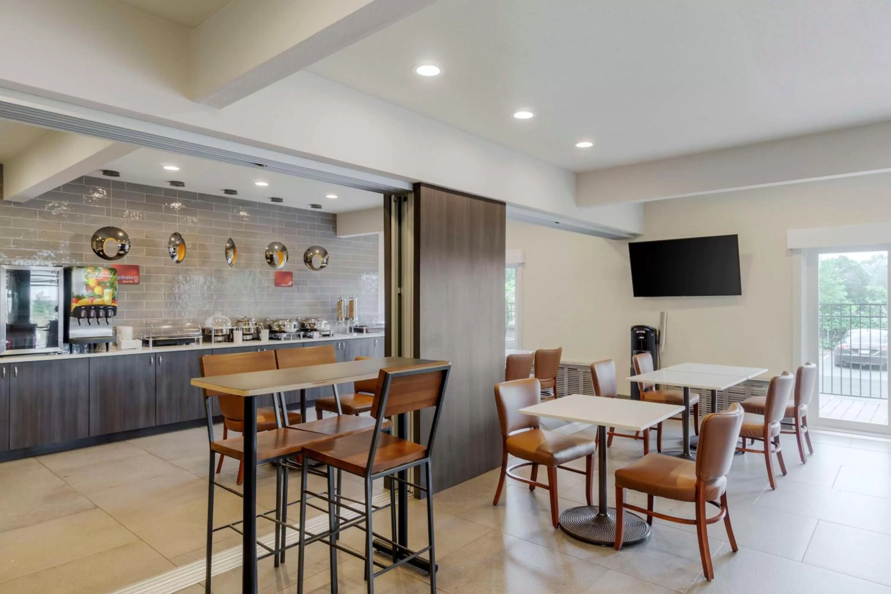 Breakfast in Best Western Plus Renton Inn