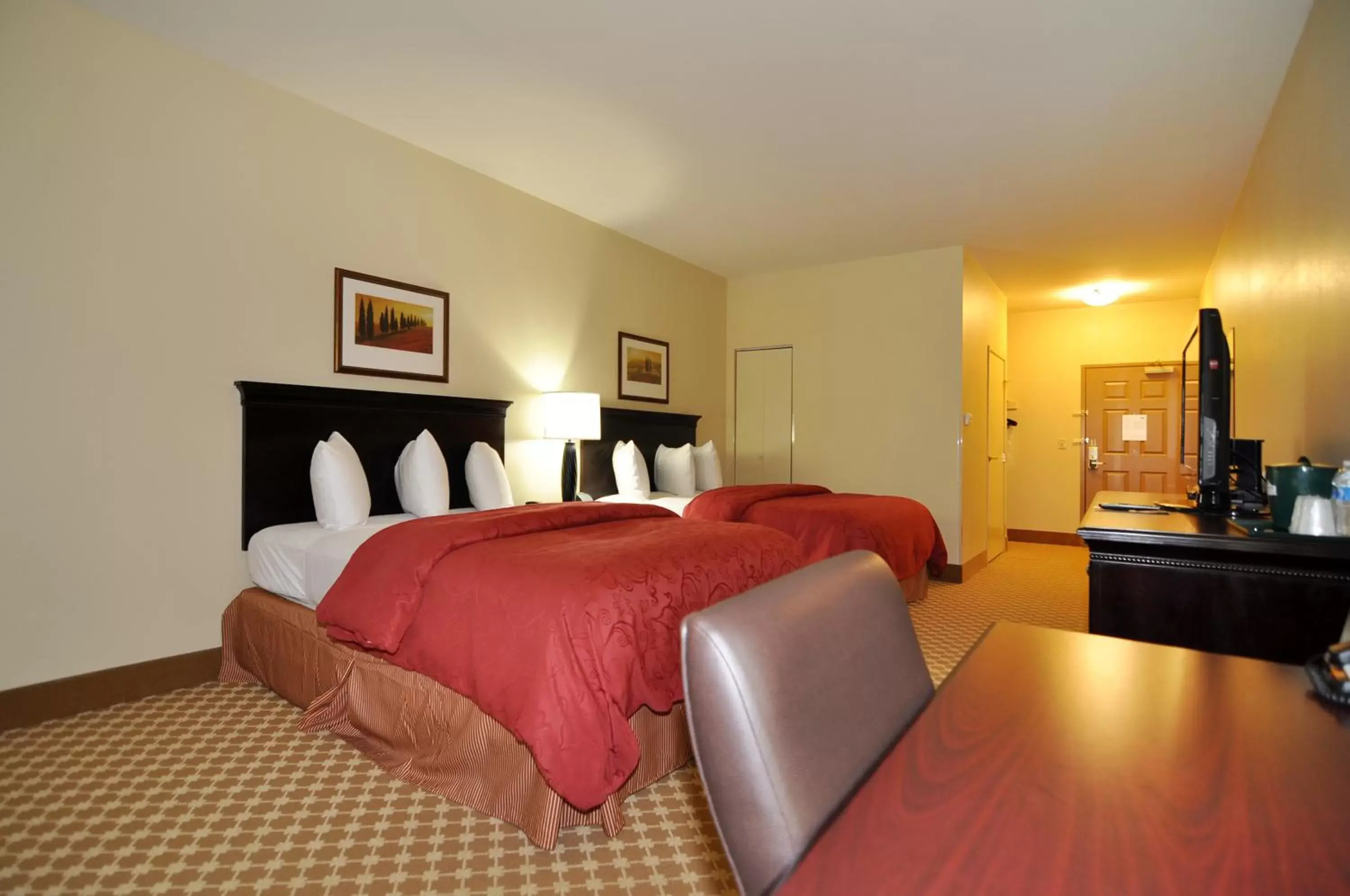 Bed in Country Inn & Suites by Radisson, Conway, AR