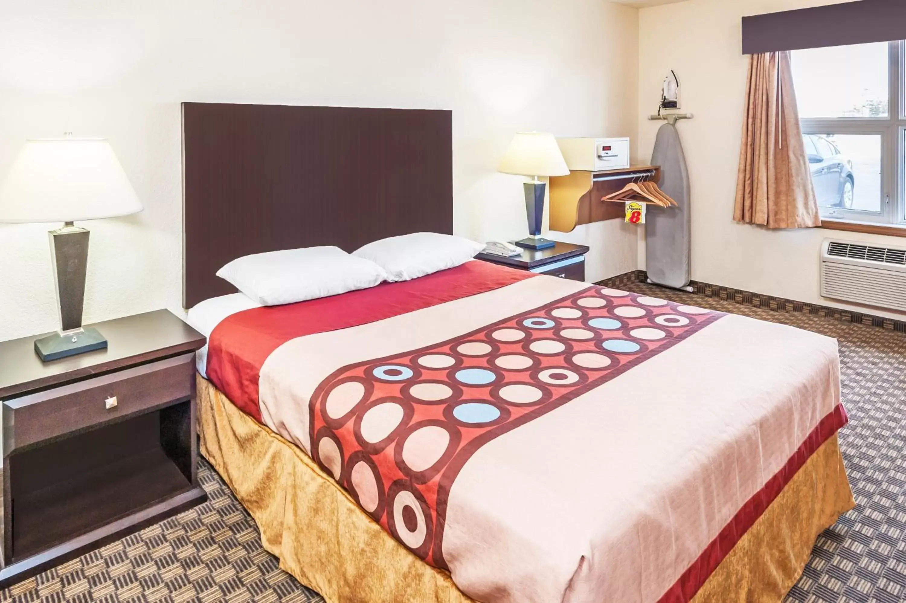 Day, Bed in Super 8 by Wyndham Calgary/Airport