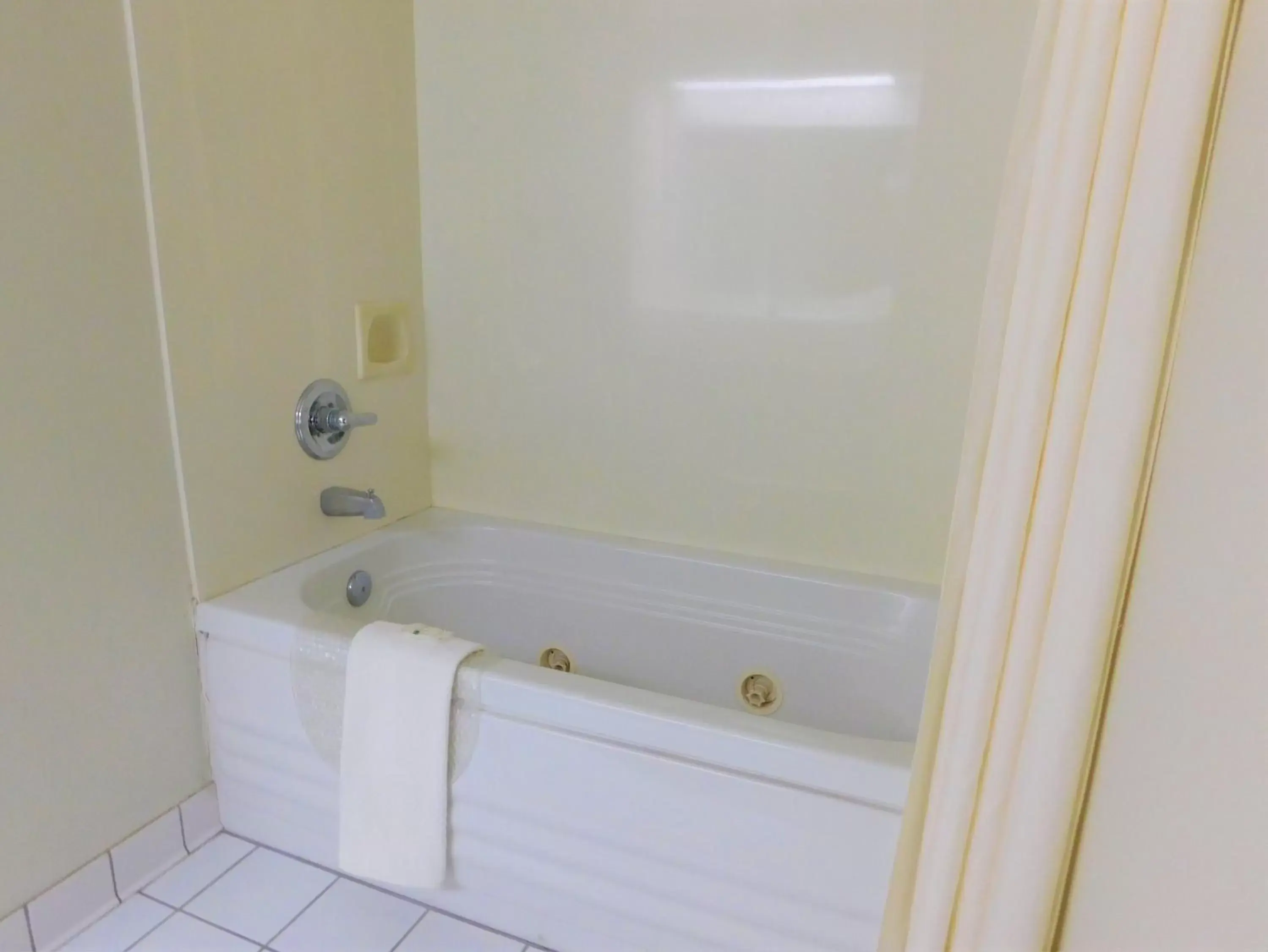 Bath, Bathroom in Quality Inn & Suites Thomasville