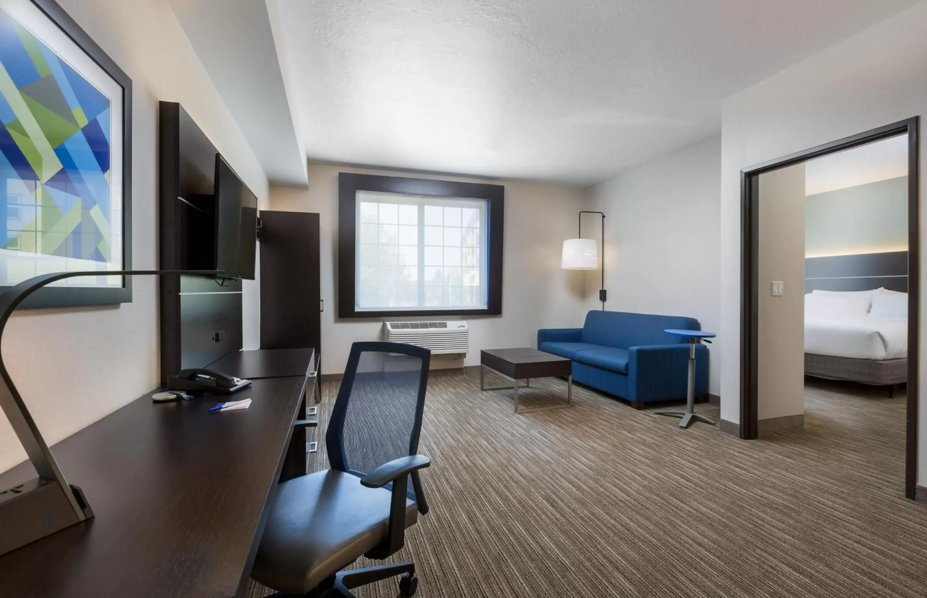 Bedroom, Seating Area in Holiday Inn Express Hotel & Suites Eugene Downtown - University, an IHG Hotel