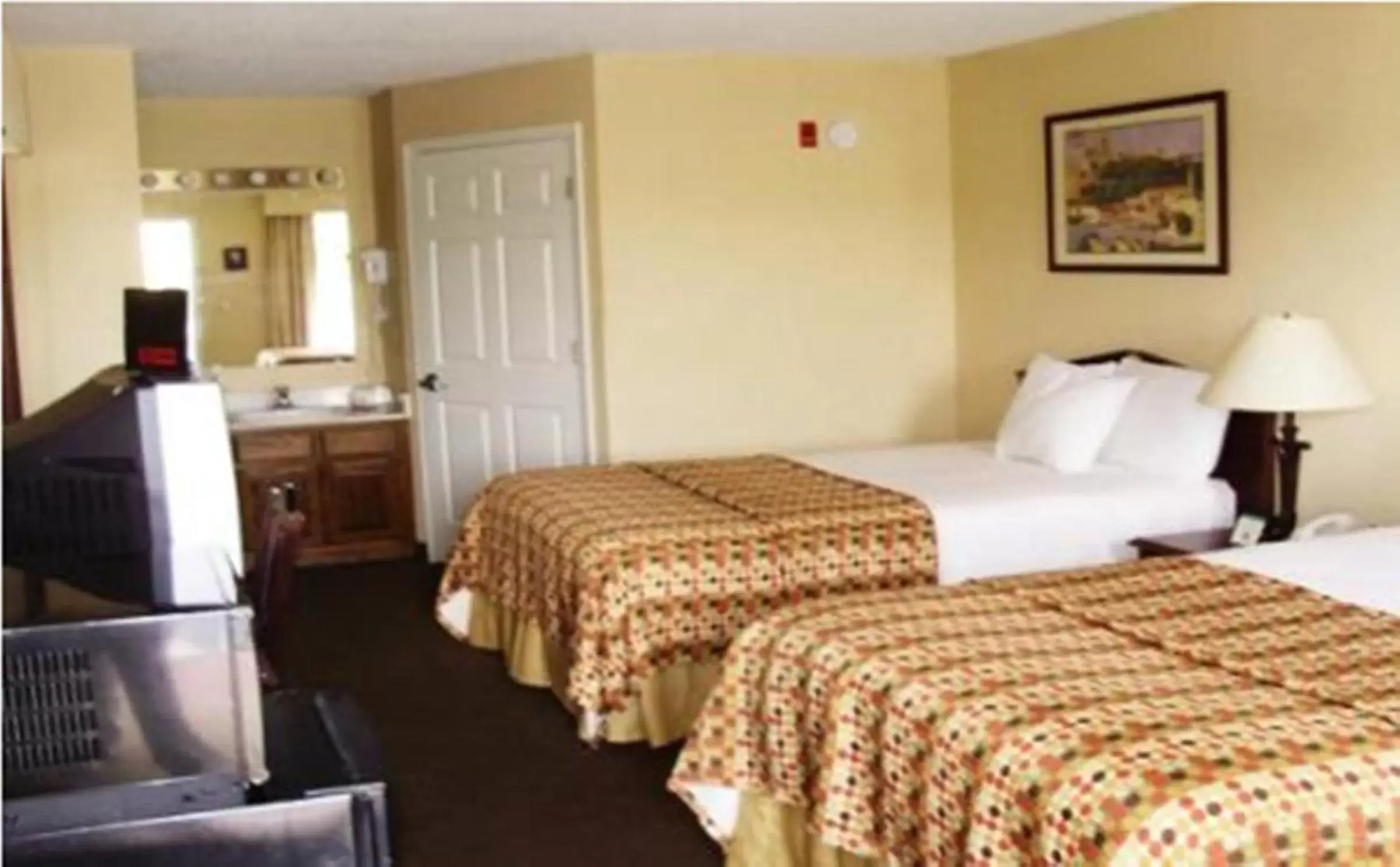 Photo of the whole room, Bed in Baymont by Wyndham Tuscaloosa