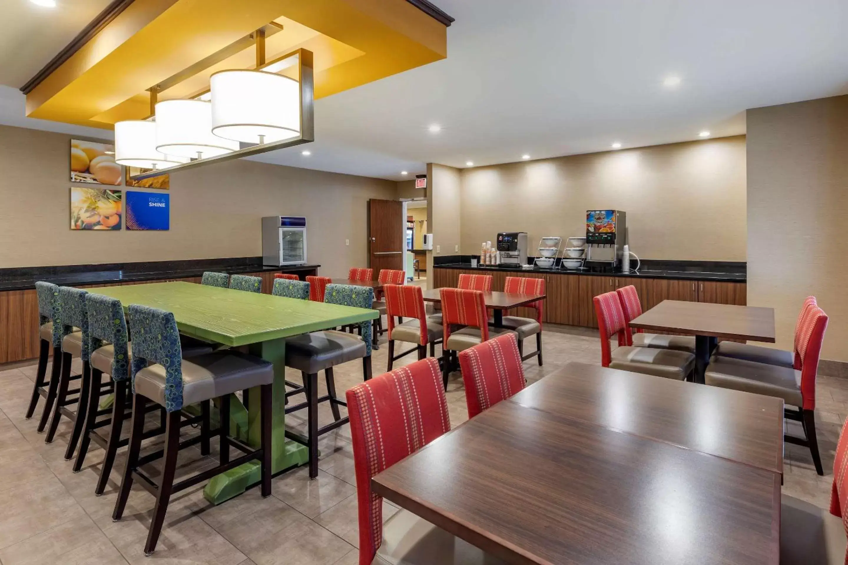 Restaurant/Places to Eat in Comfort Inn & Suites North Dallas-Addison