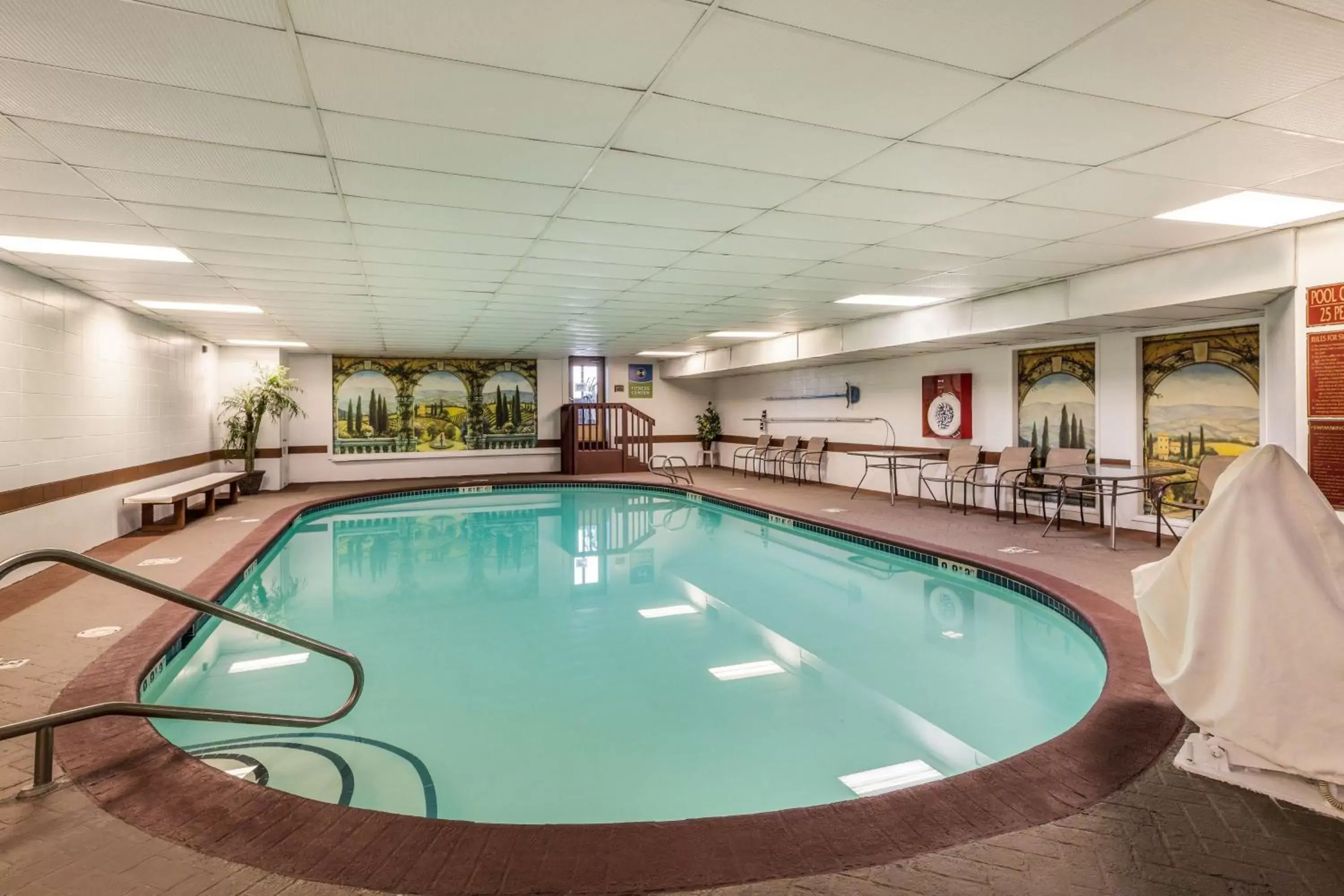 Pool view, Swimming Pool in SureStay Hotel by Best Western SeaTac Airport North